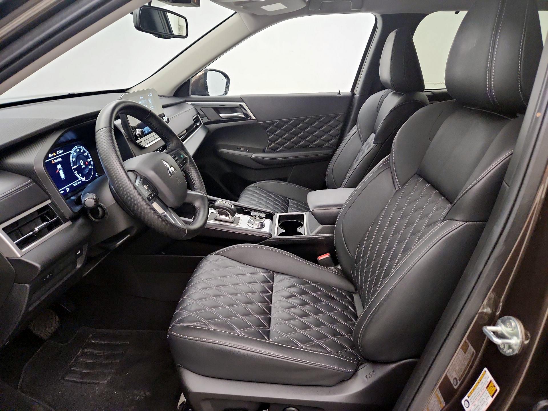 Thumbnail: 2024 Mitsubishi Outlander - 11