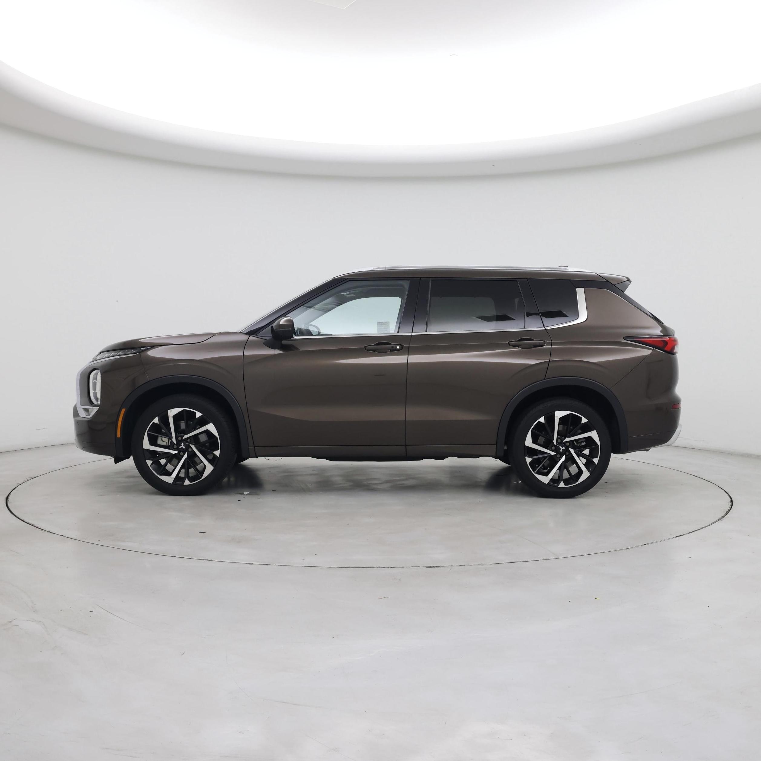 Thumbnail: 2024 Mitsubishi Outlander - 3