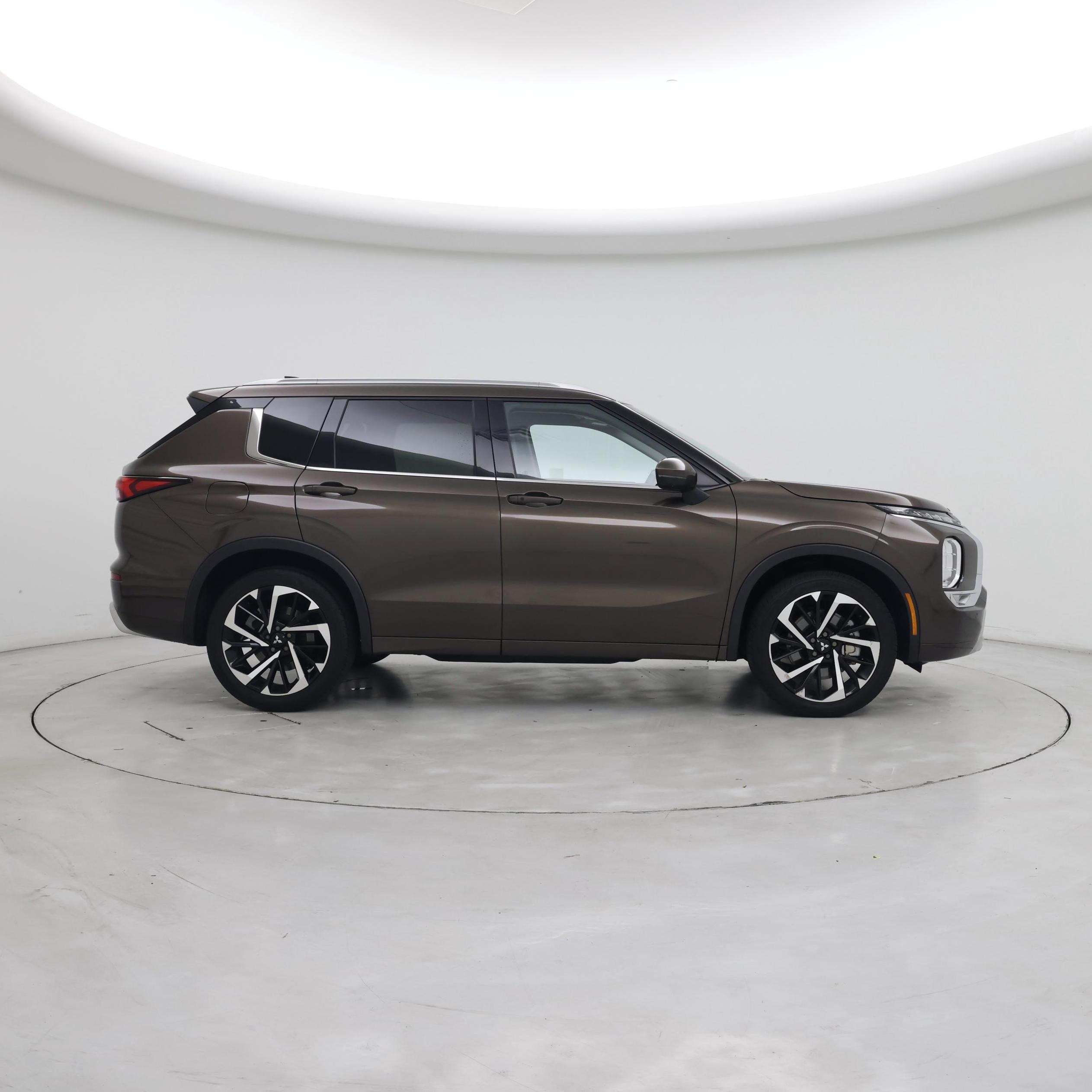 Thumbnail: 2024 Mitsubishi Outlander - 7