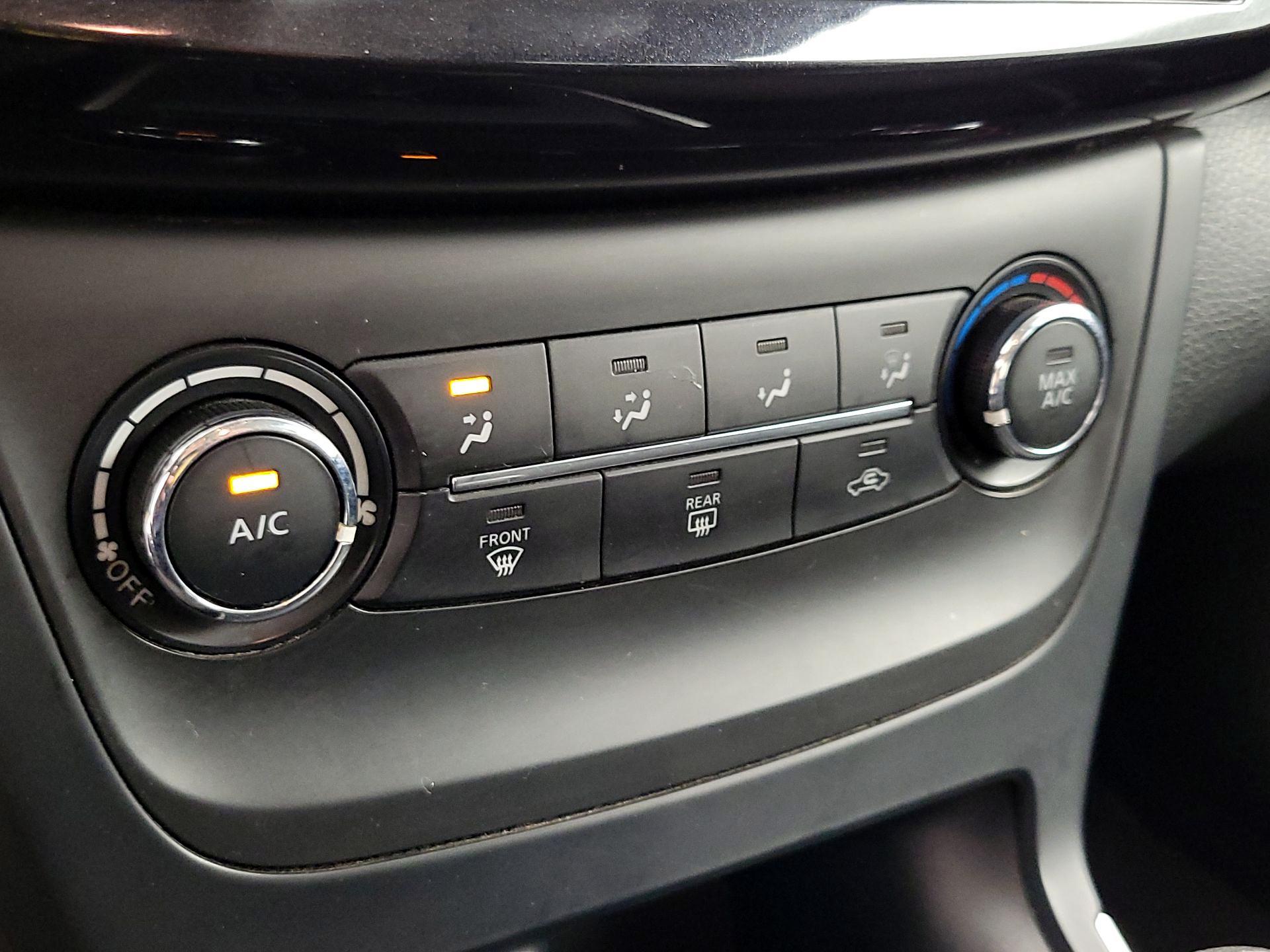 Thumbnail: 2019 Nissan Sentra - 16