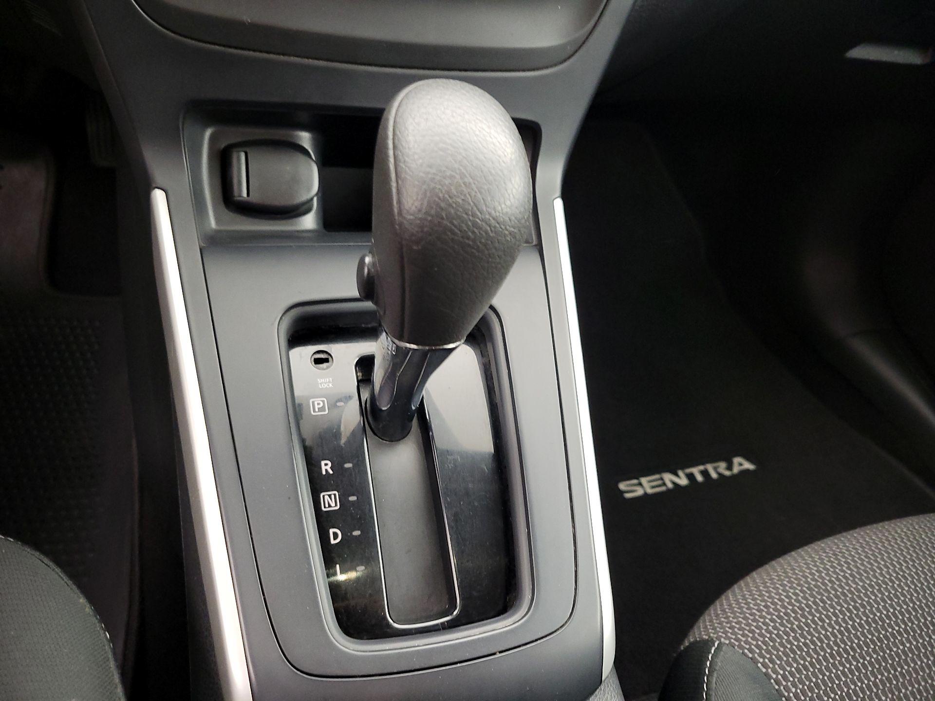 Thumbnail: 2019 Nissan Sentra - 17