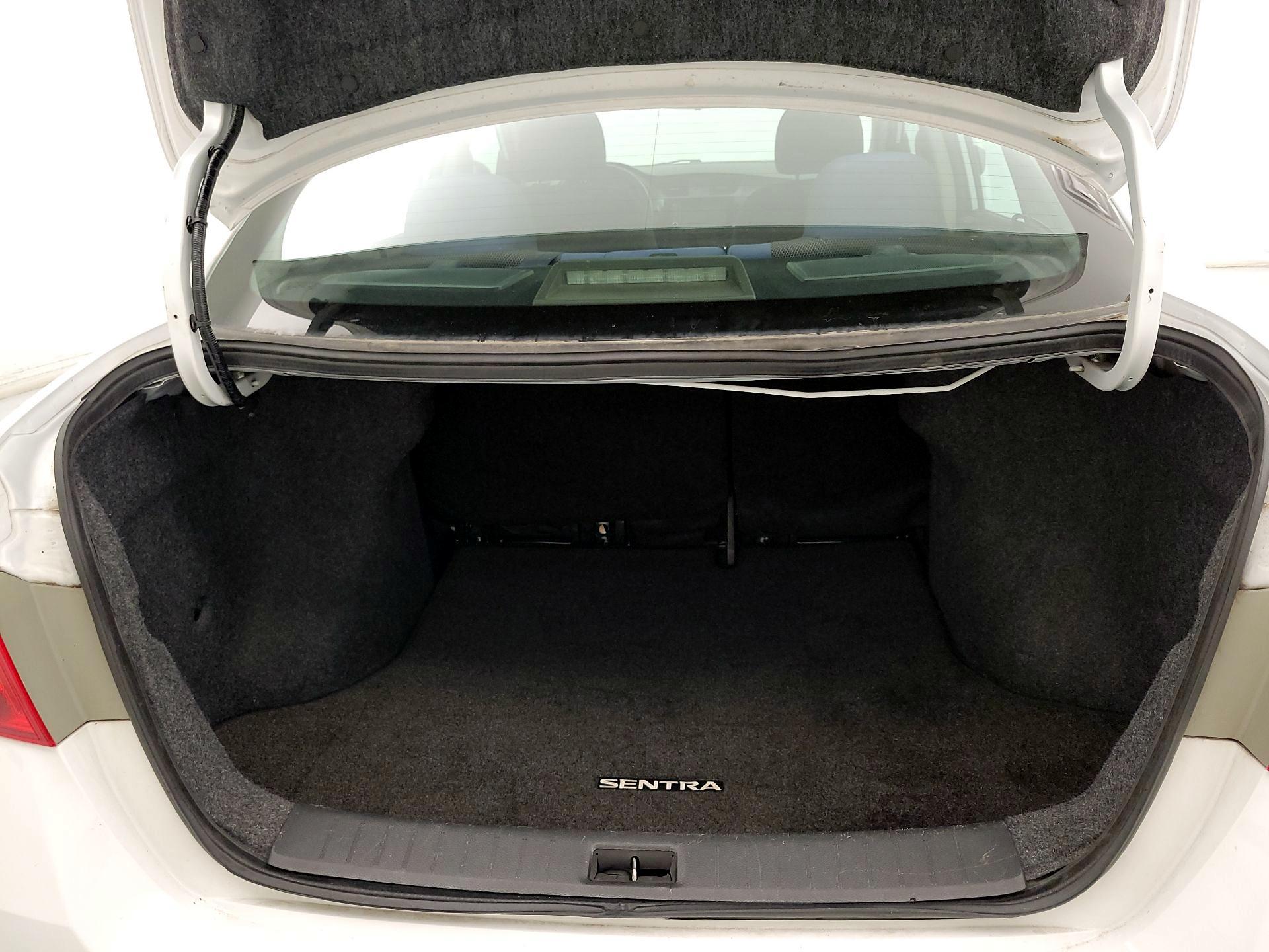 Thumbnail: 2019 Nissan Sentra - 19