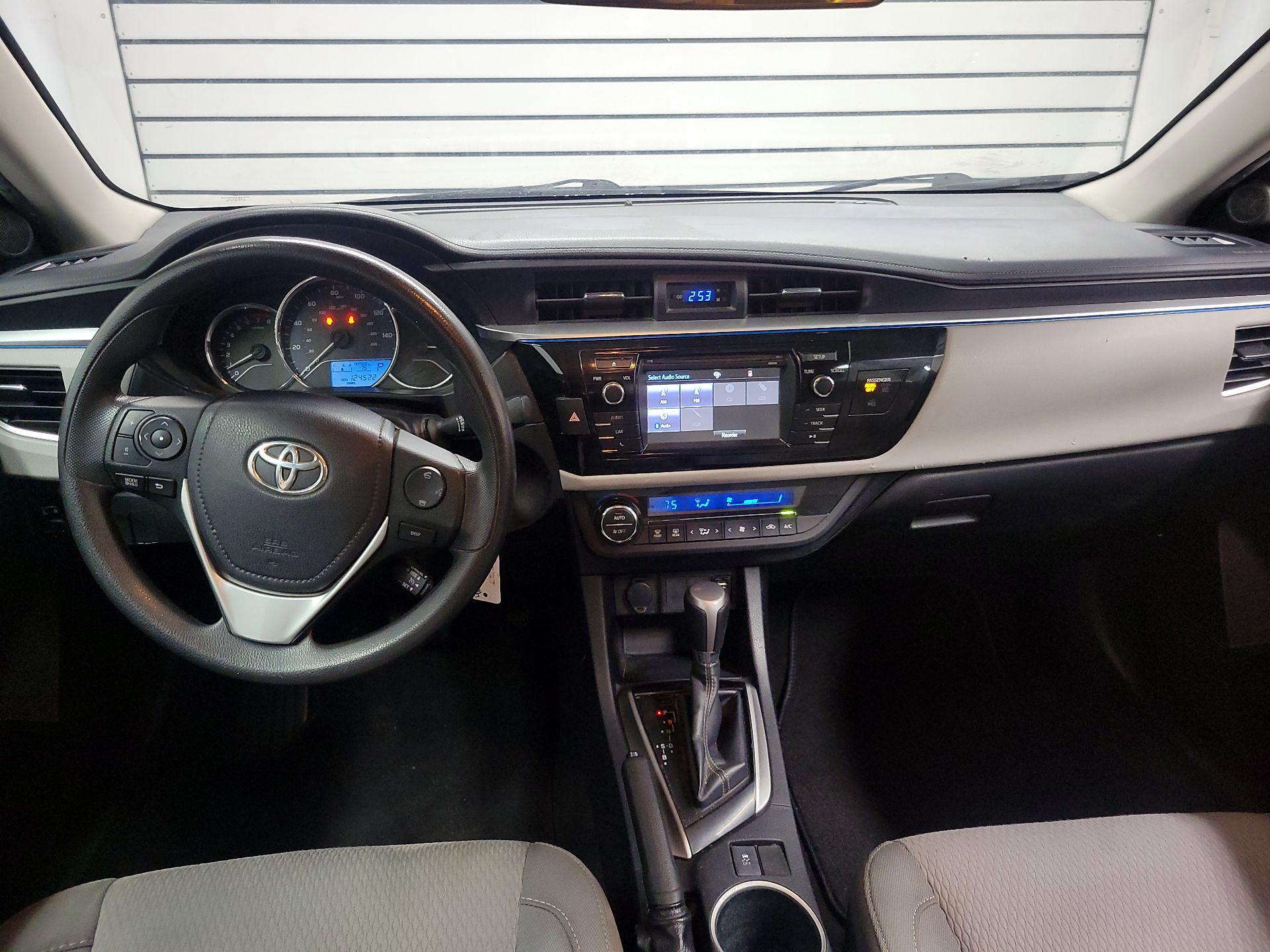 Thumbnail: 2015 Toyota Corolla - 9