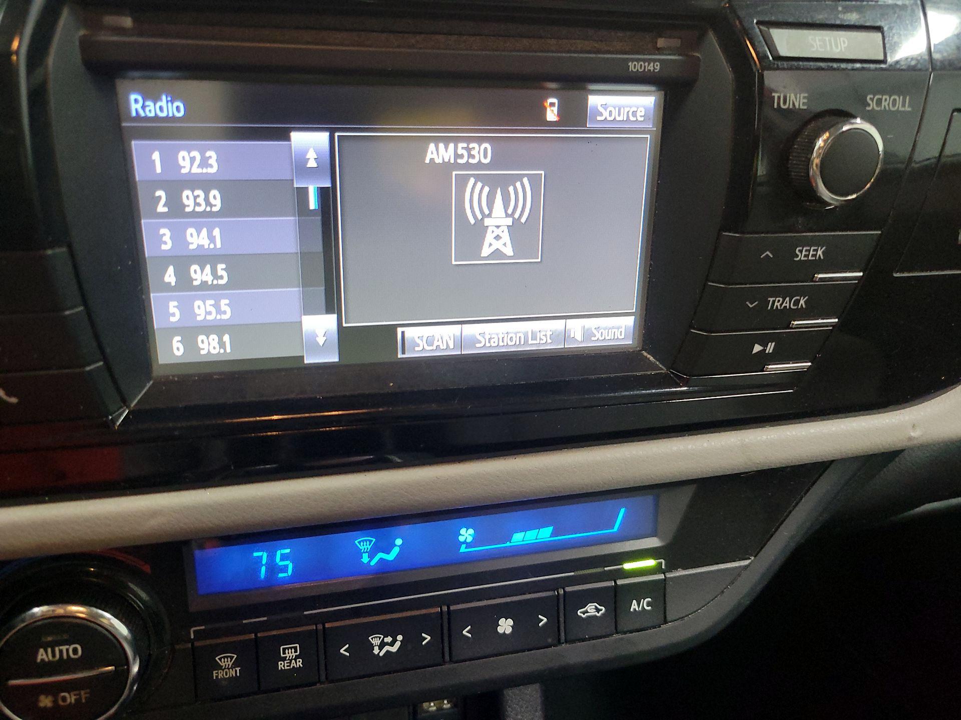 Thumbnail: 2015 Toyota Corolla - 15