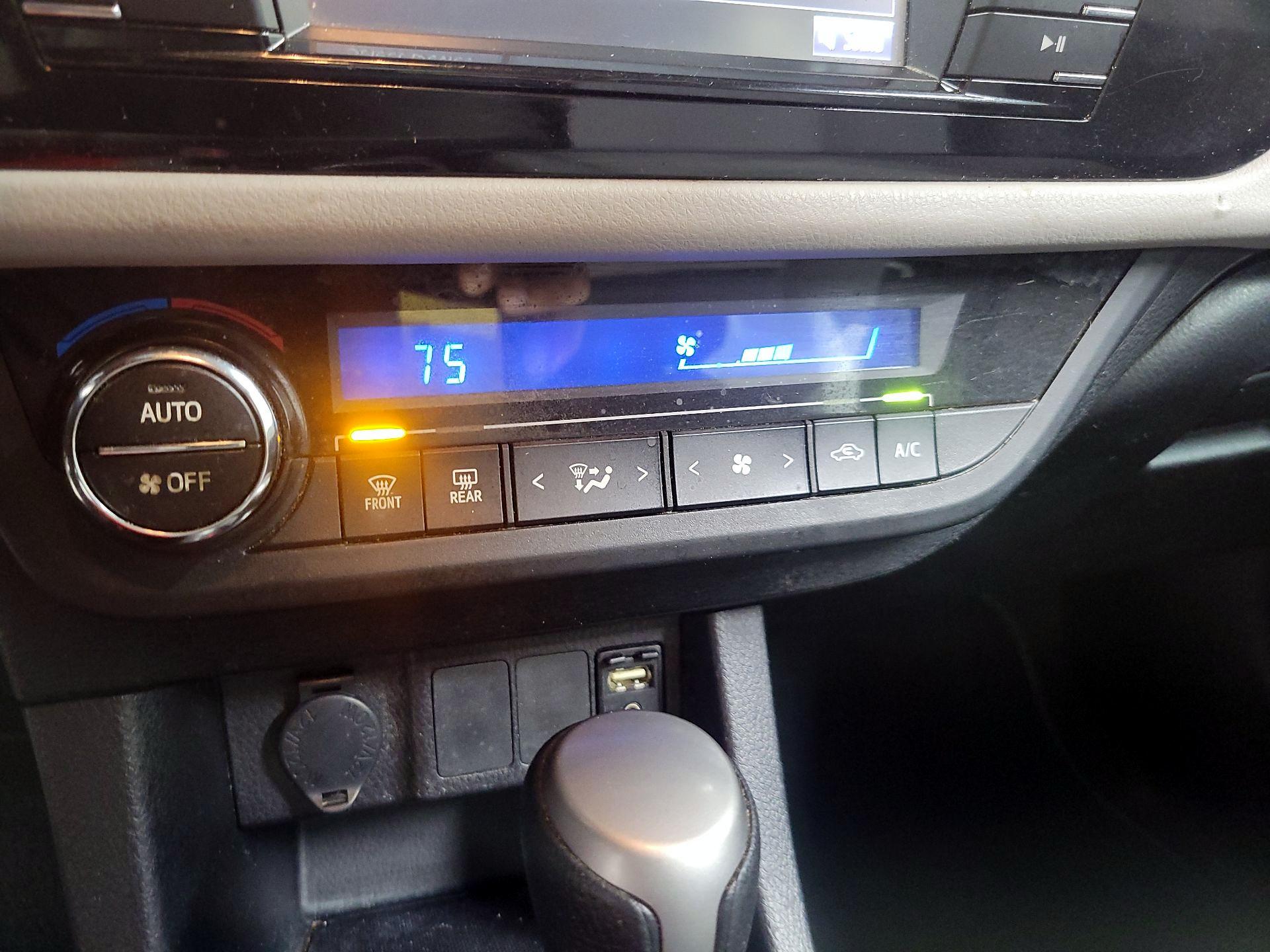 Thumbnail: 2015 Toyota Corolla - 16