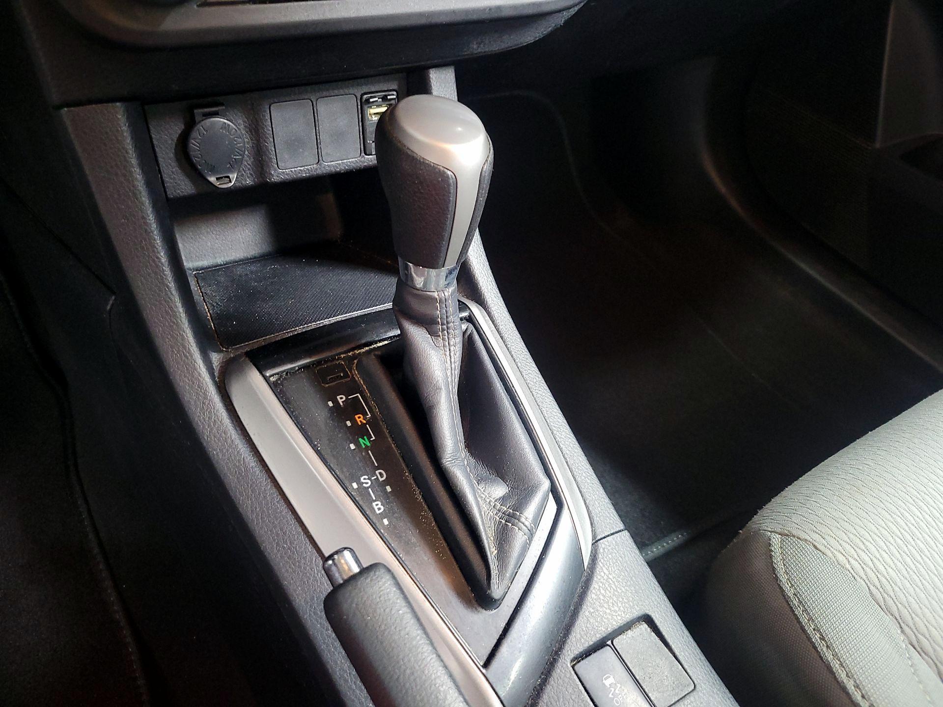 Thumbnail: 2015 Toyota Corolla - 17