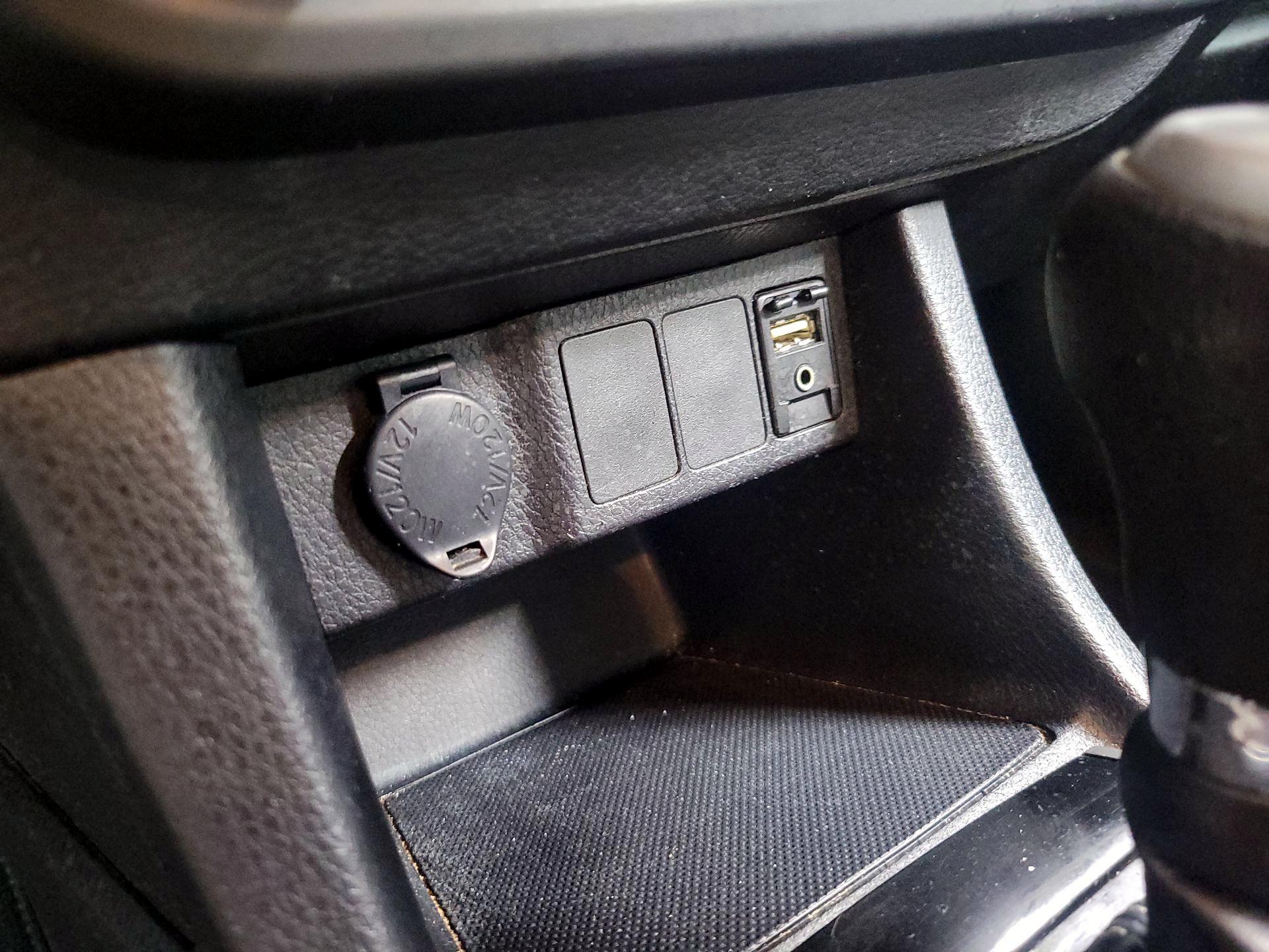 Thumbnail: 2015 Toyota Corolla - 18