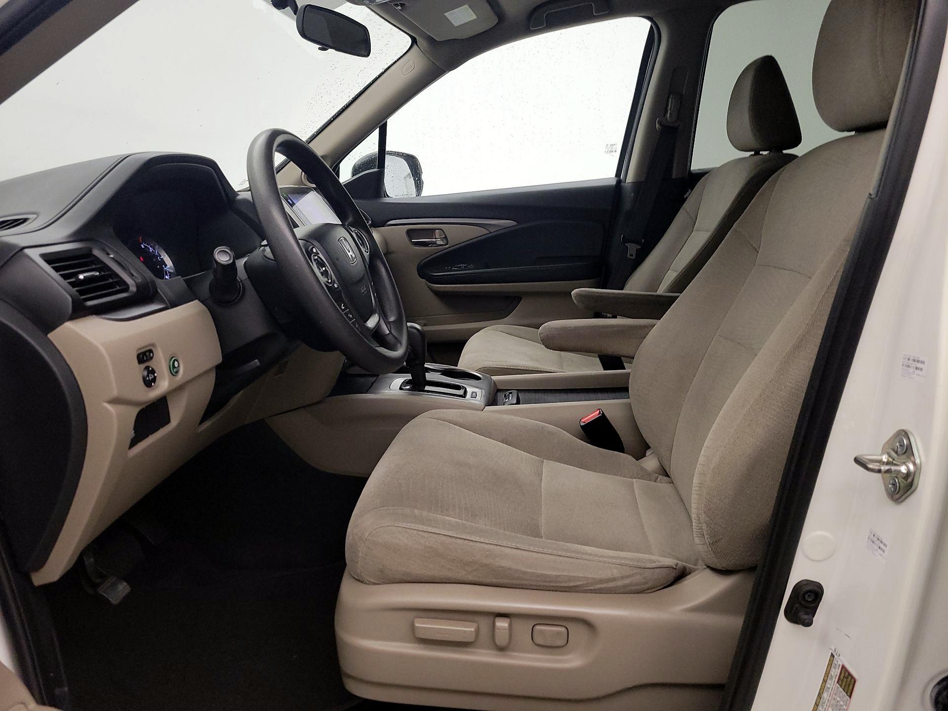 Thumbnail: 2016 Honda Pilot - 11