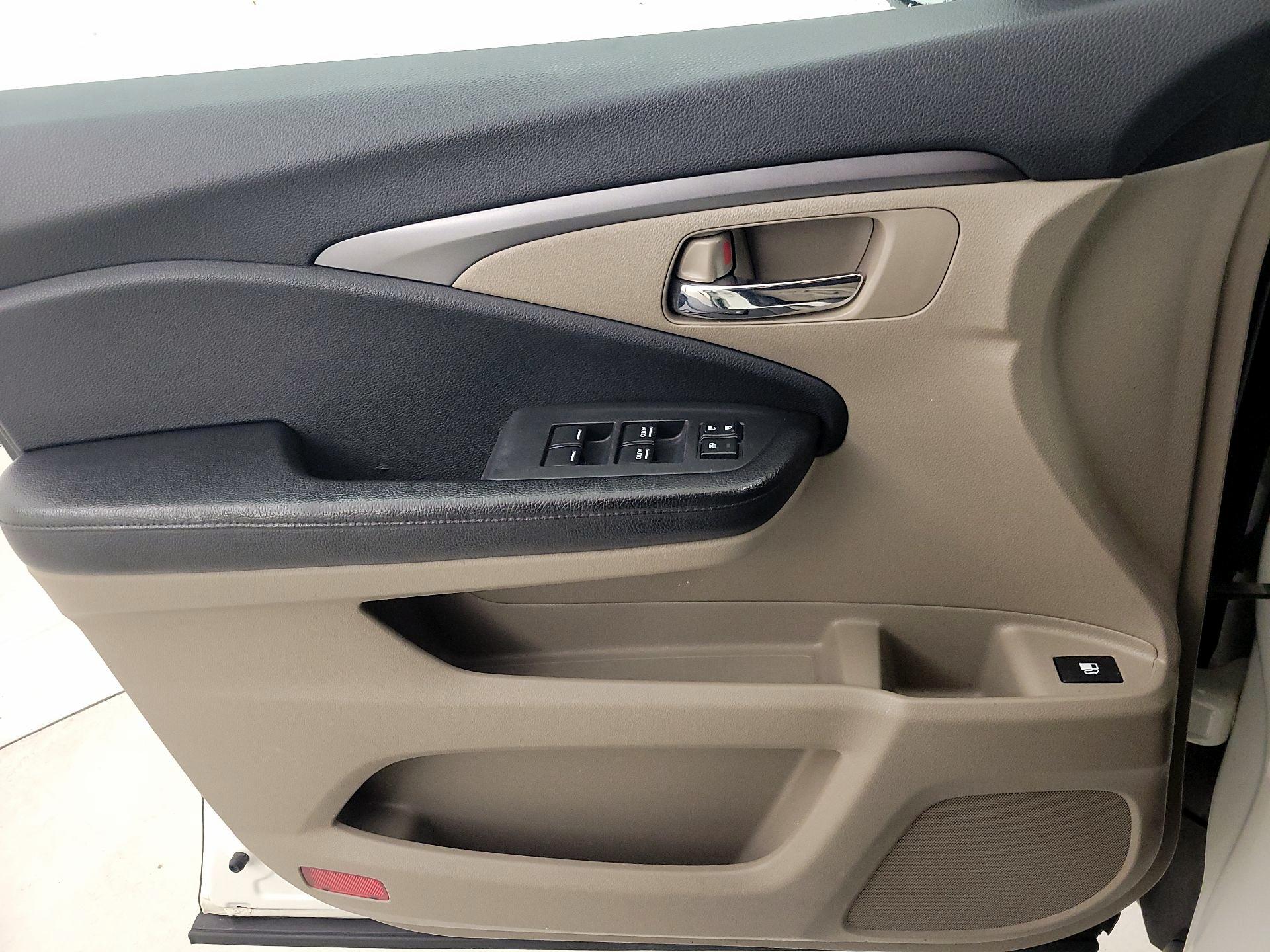 Thumbnail: 2016 Honda Pilot - 12