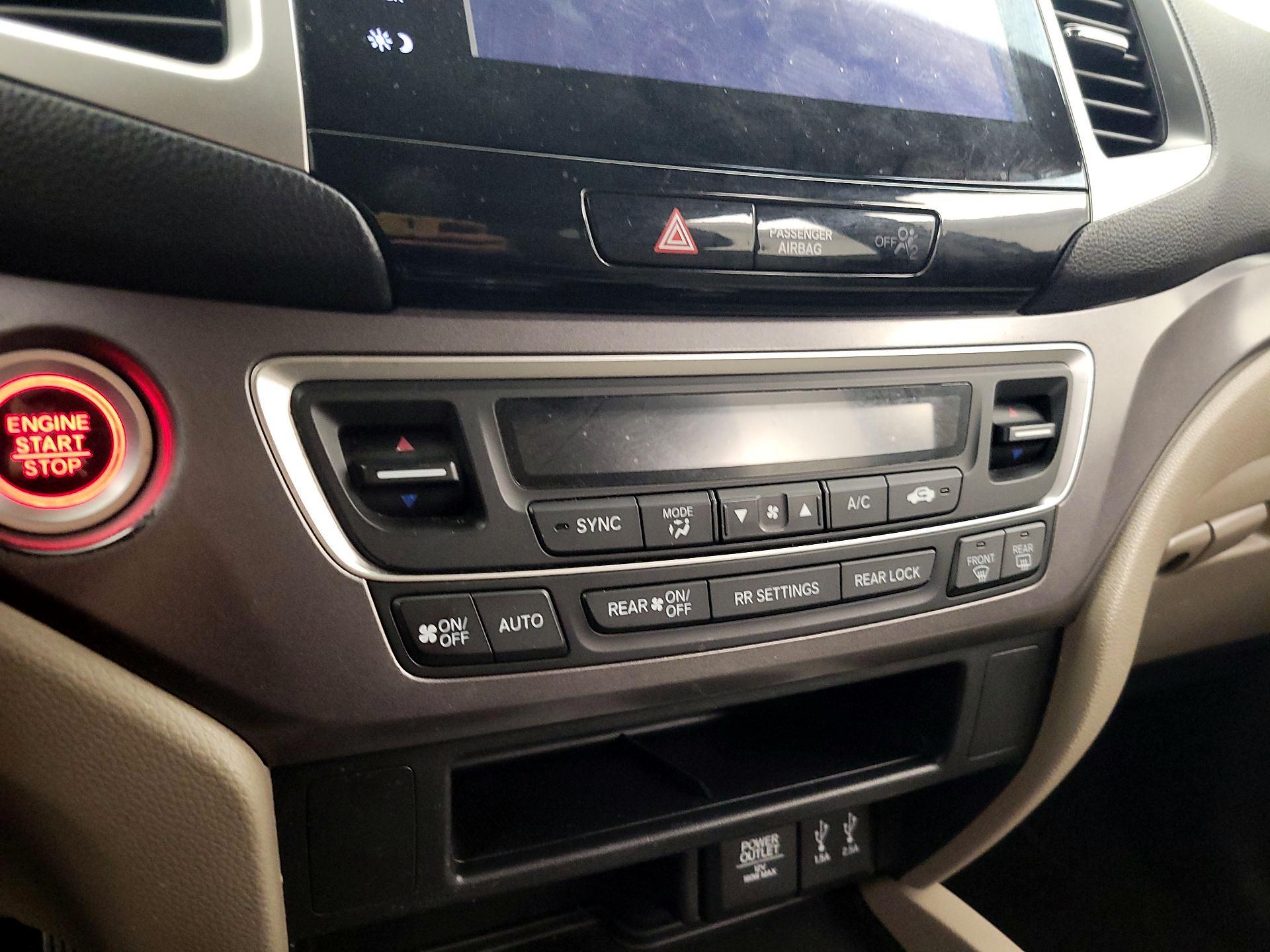 Thumbnail: 2016 Honda Pilot - 16