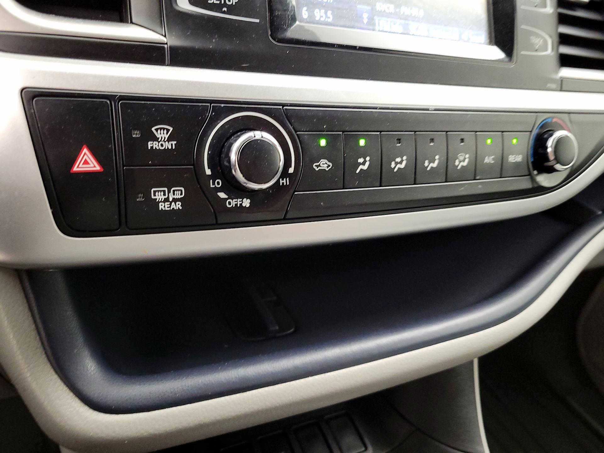 Thumbnail: 2018 Toyota Highlander - 16