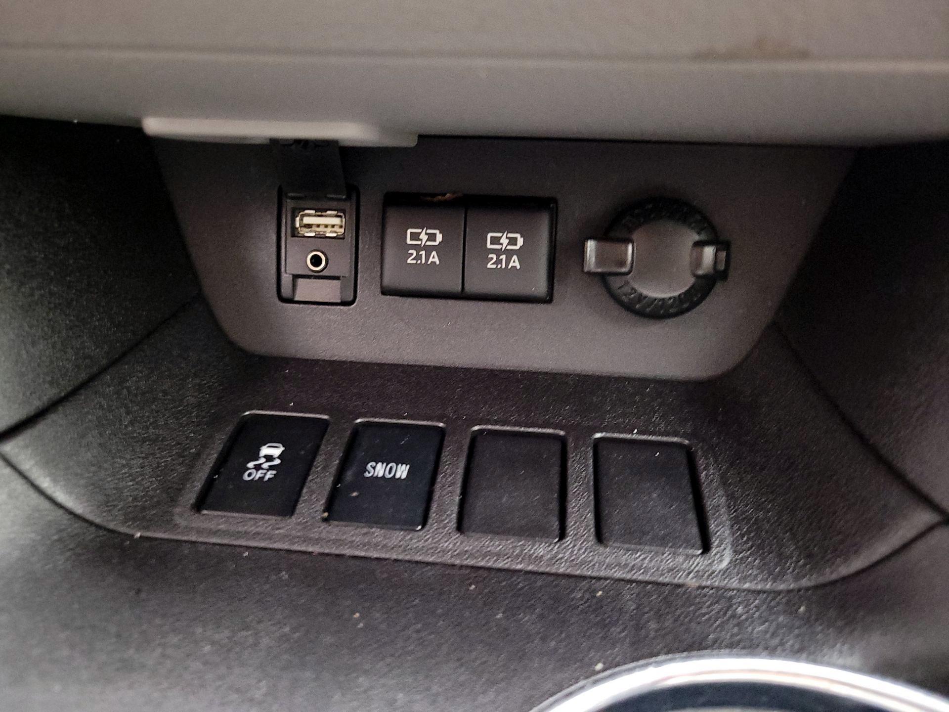 Thumbnail: 2018 Toyota Highlander - 18