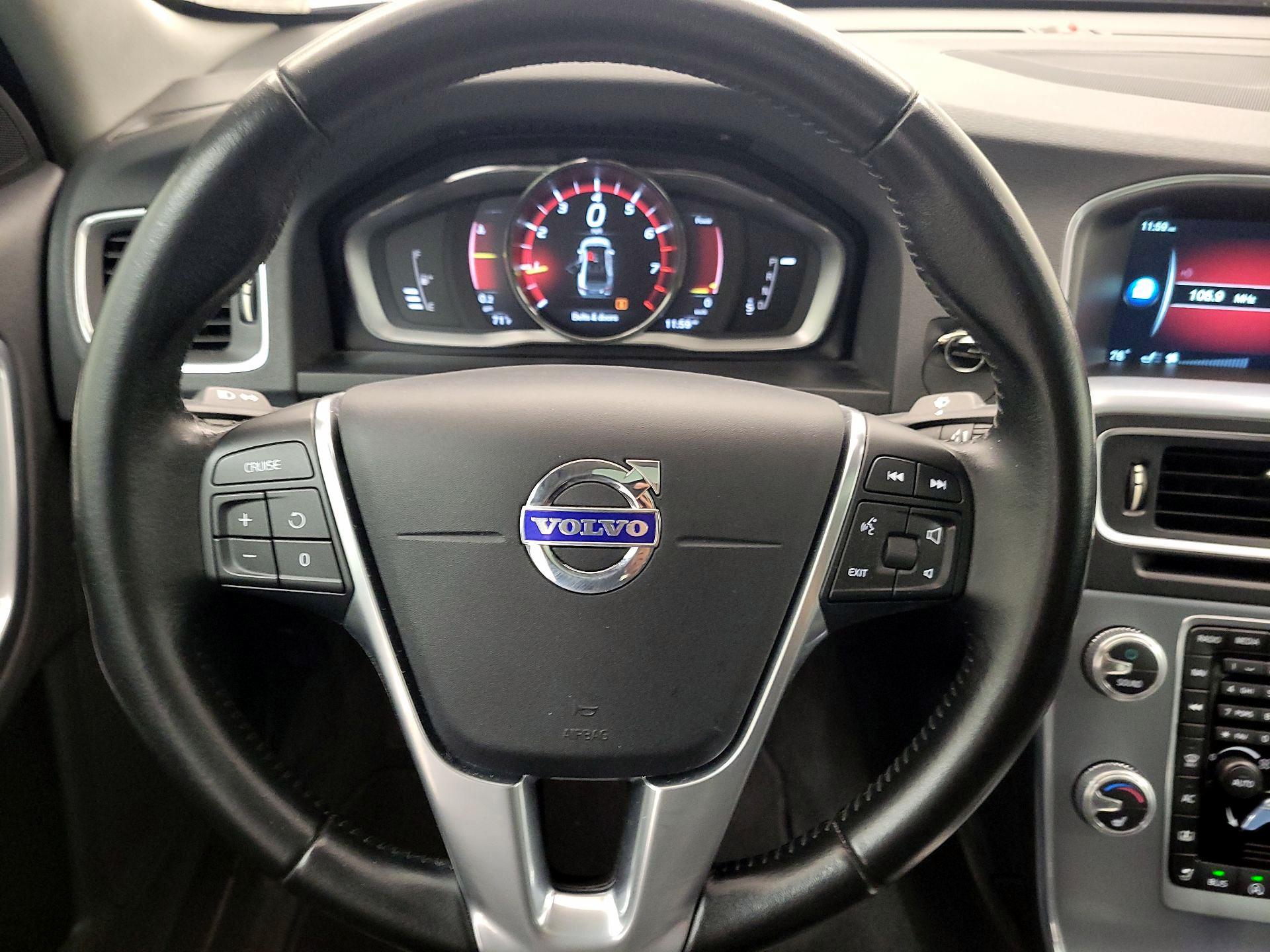 Thumbnail: 2017 Volvo S60 - 10