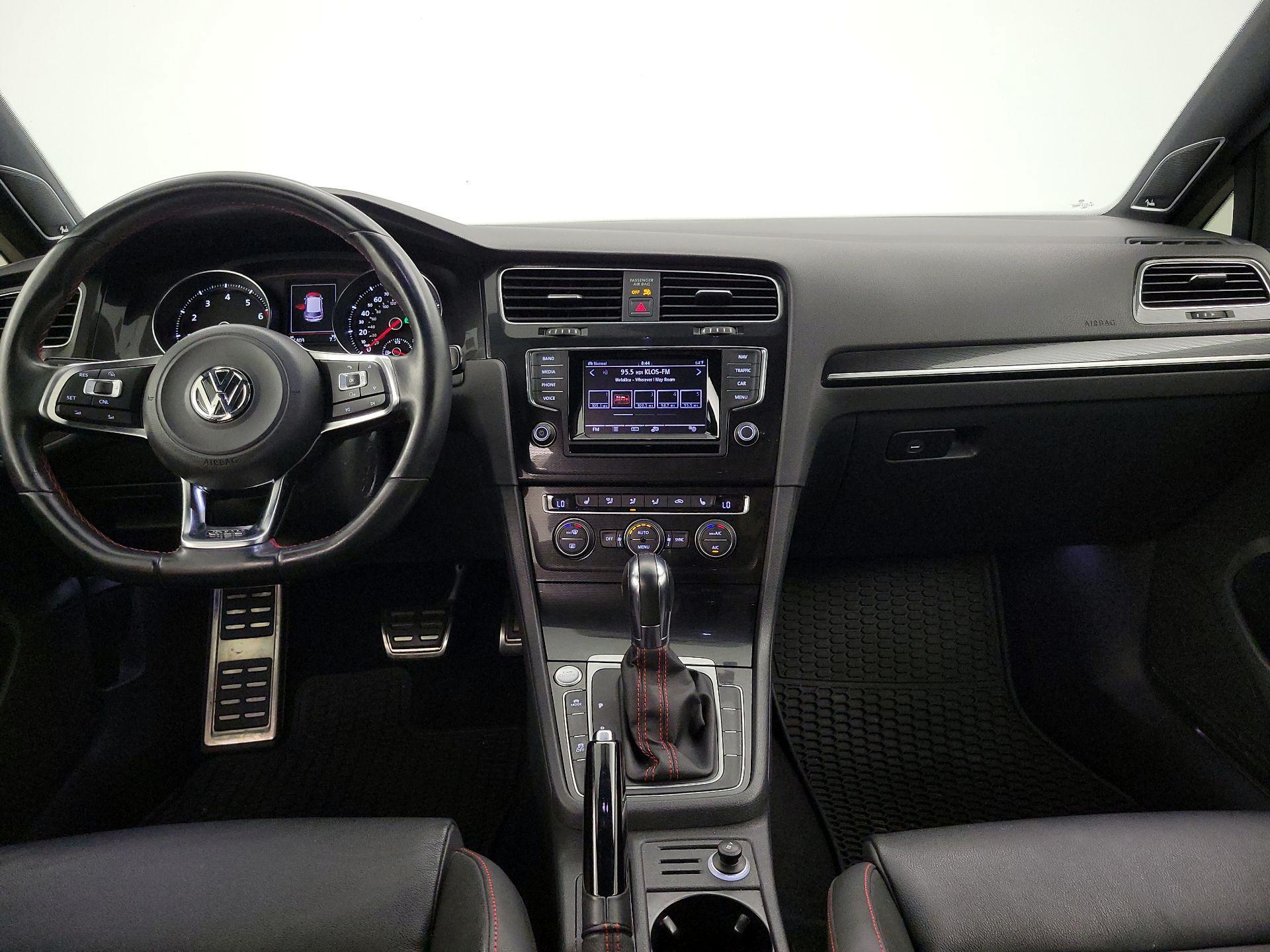 Thumbnail: 2015 Volkswagen Golf - 9