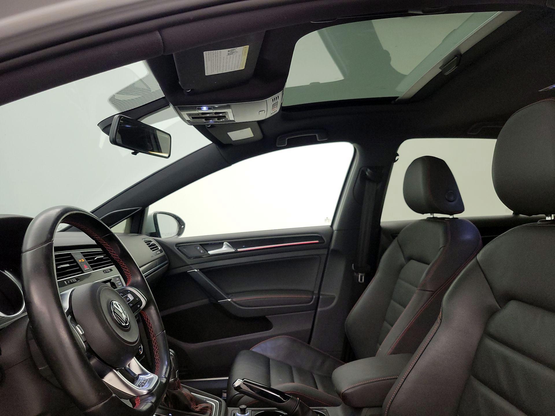 Thumbnail: 2015 Volkswagen Golf - 20