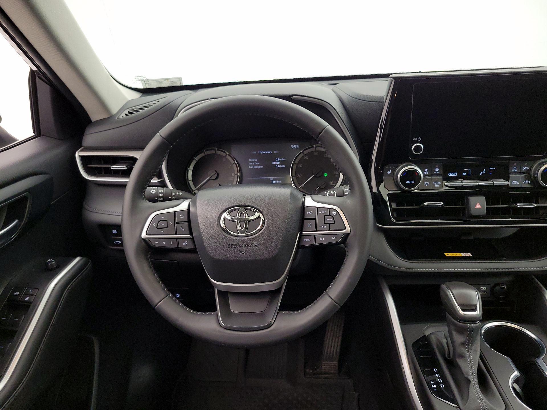 Thumbnail: 2024 Toyota Highlander - 10