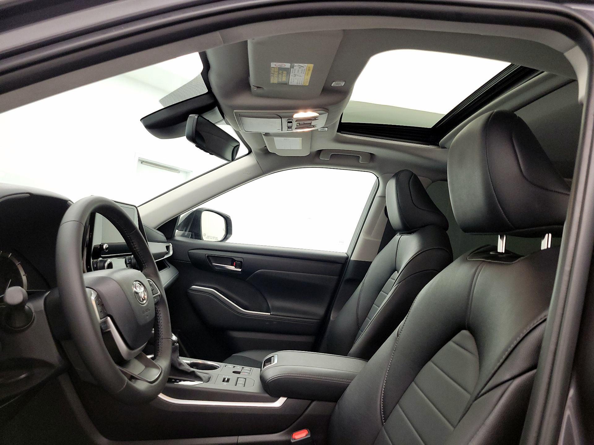 Thumbnail: 2024 Toyota Highlander - 19