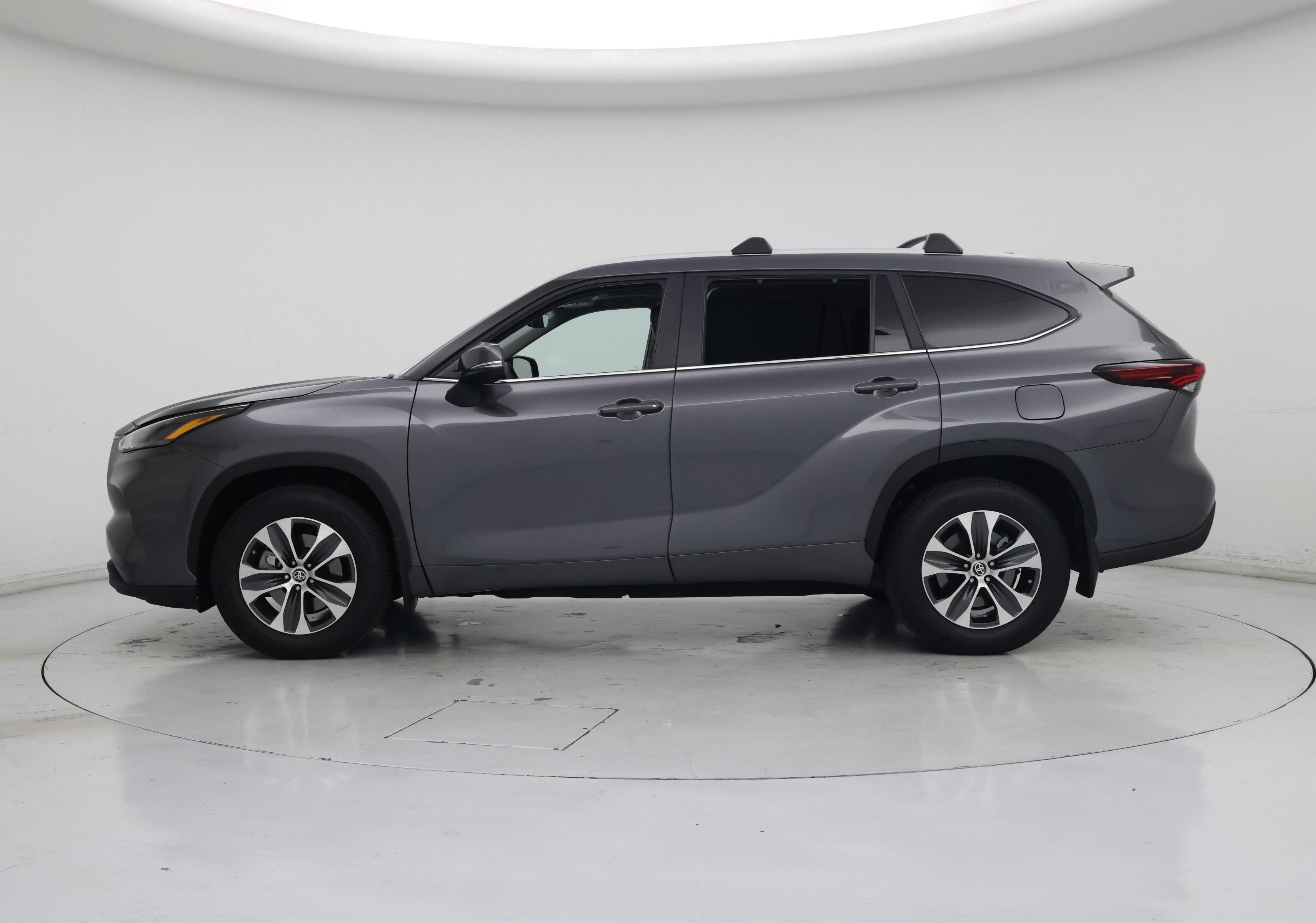 Thumbnail: 2024 Toyota Highlander - 3