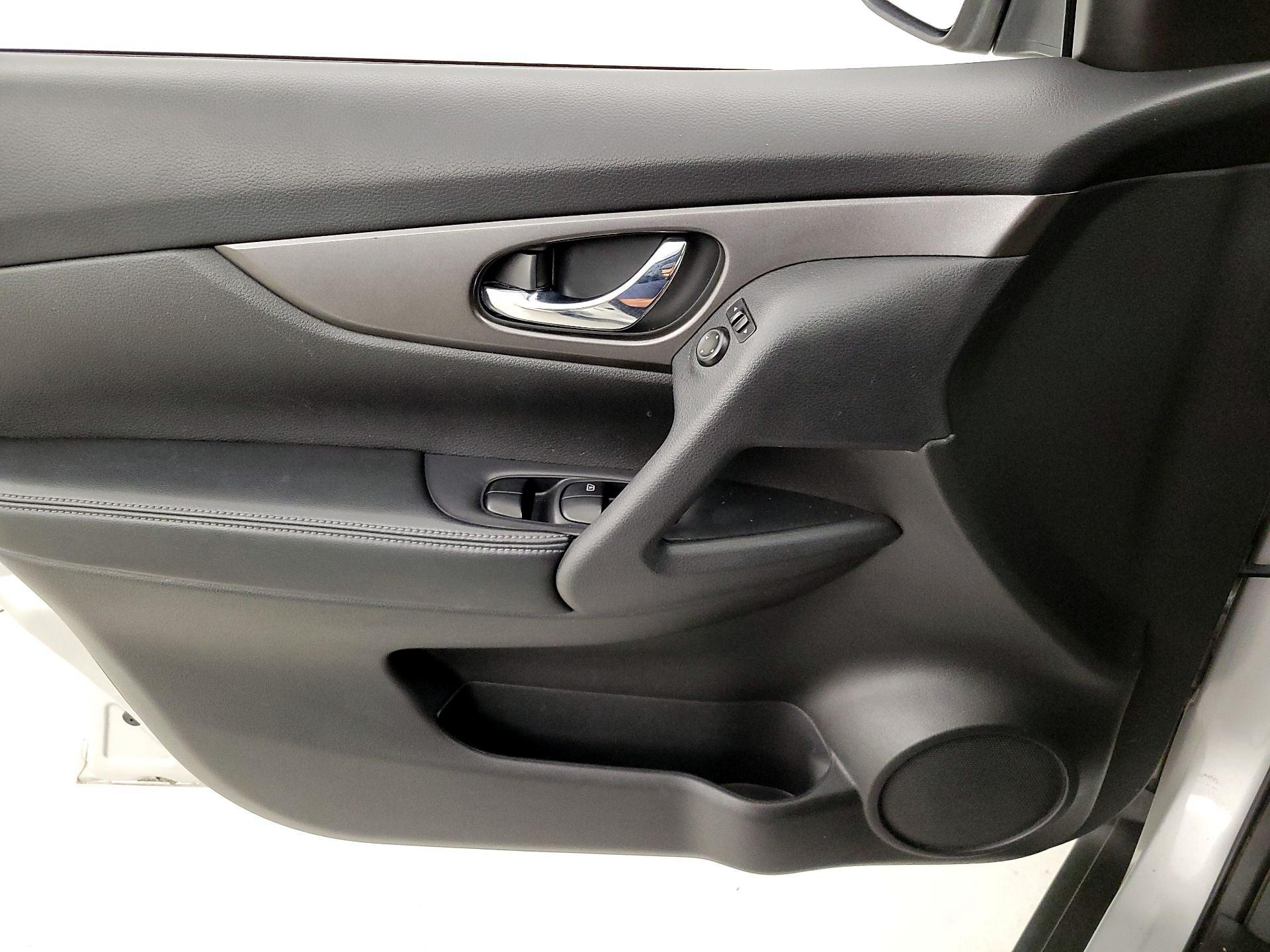 Thumbnail: 2015 Nissan Rogue - 12