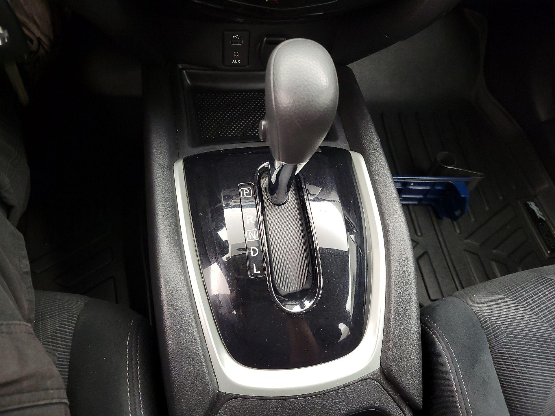 Thumbnail: 2015 Nissan Rogue - 16