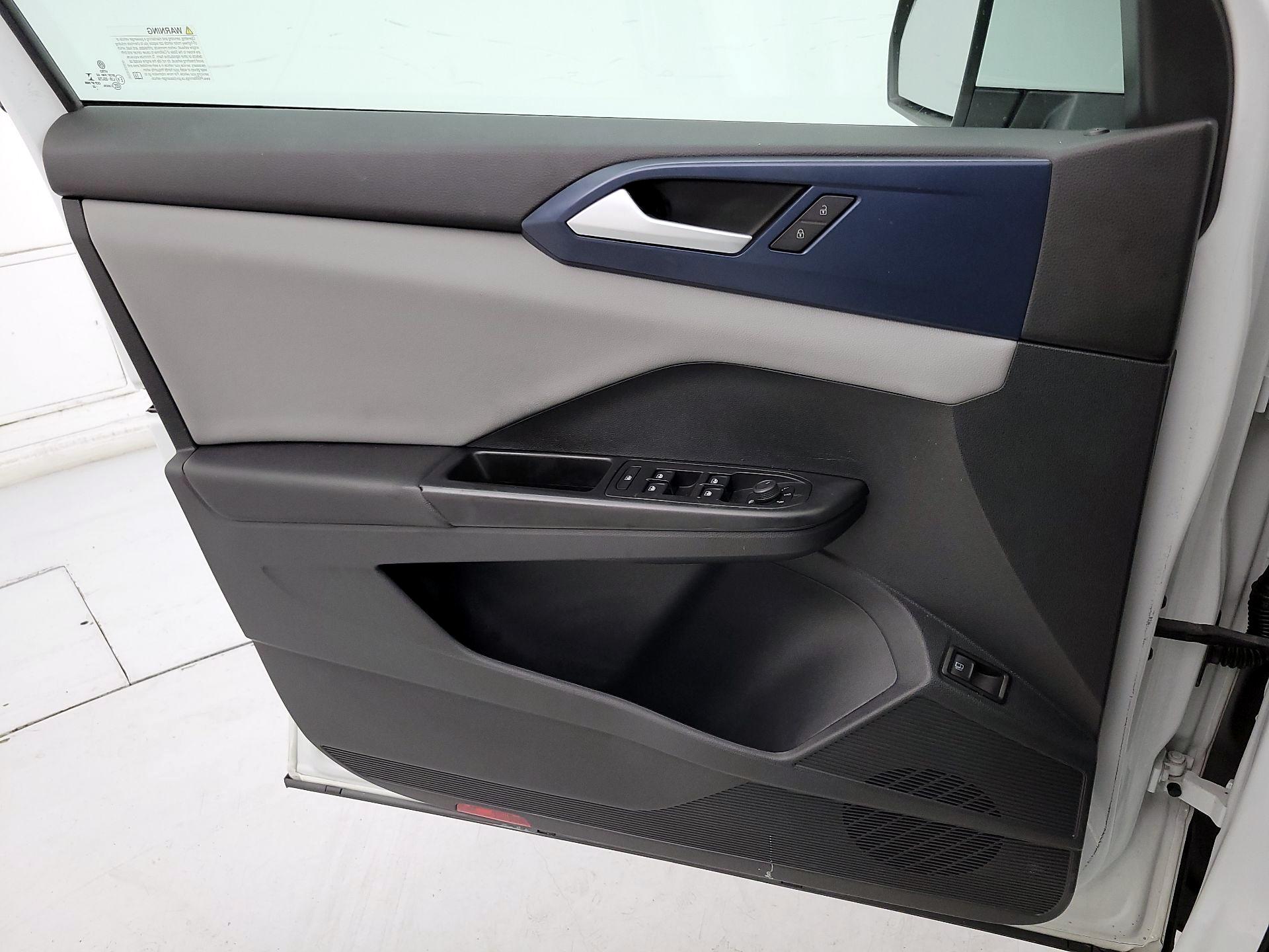 Thumbnail: 2022 Volkswagen Taos - 12