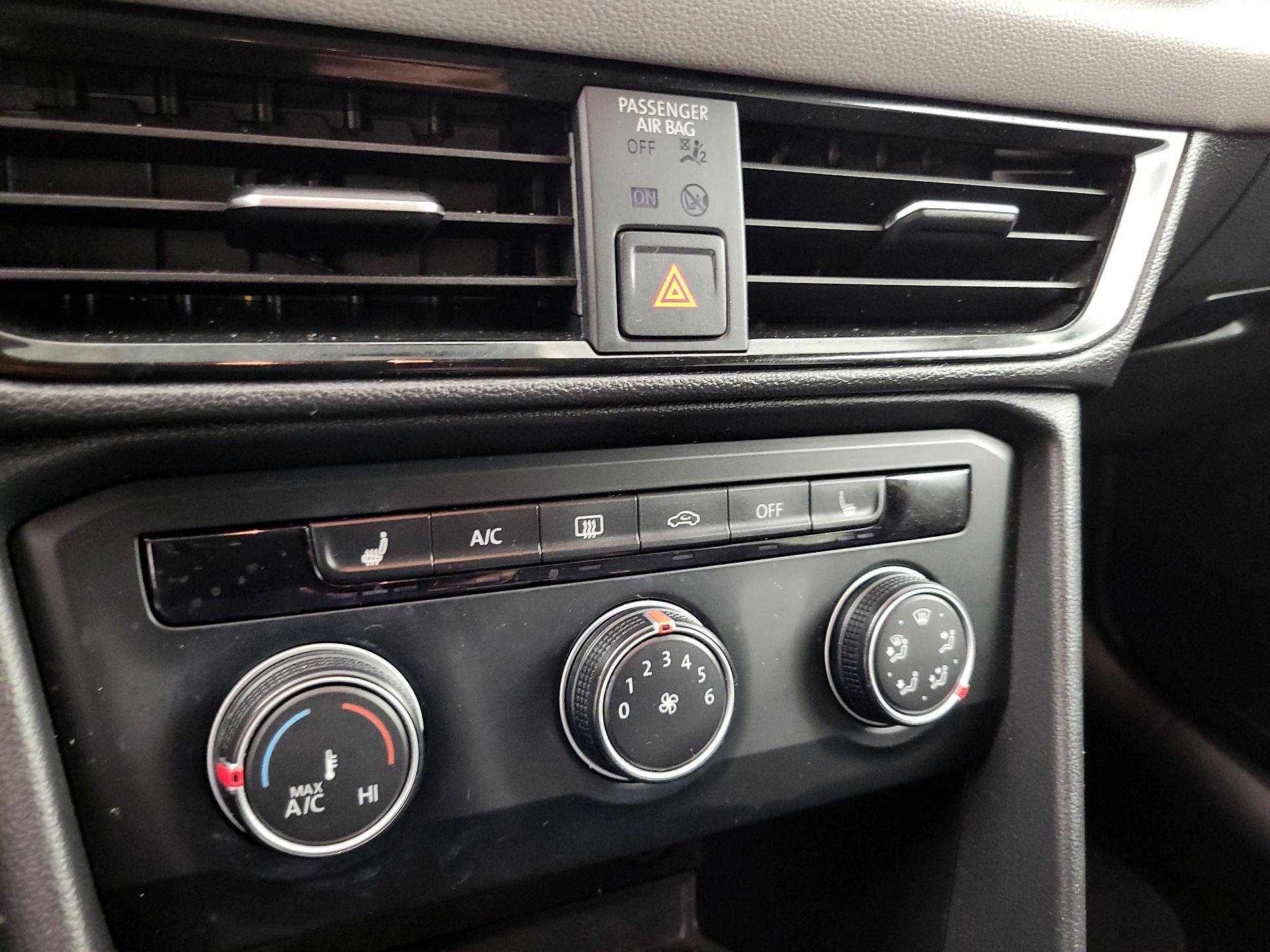 Thumbnail: 2022 Volkswagen Taos - 16