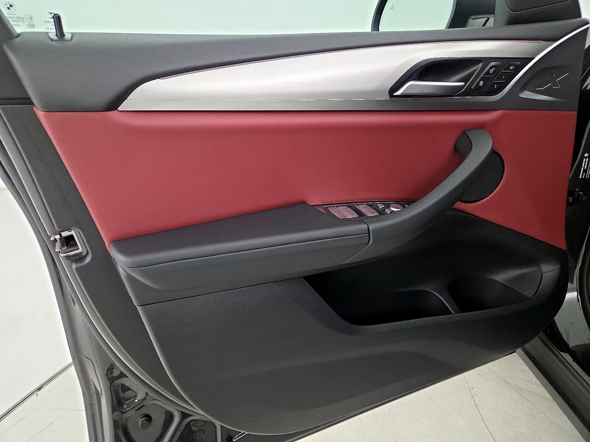 Thumbnail: 2023 BMW X4 - 12