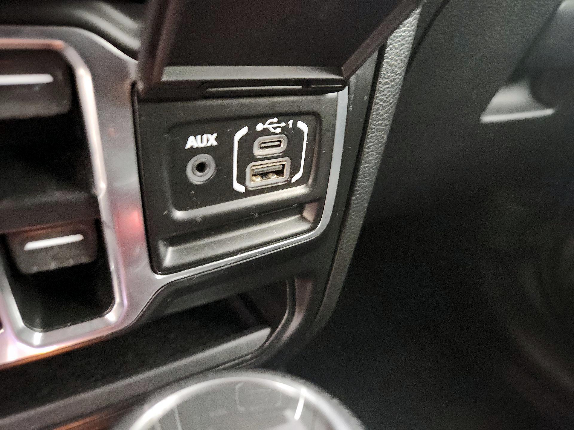 Thumbnail: 2020 Jeep Wrangler - 18
