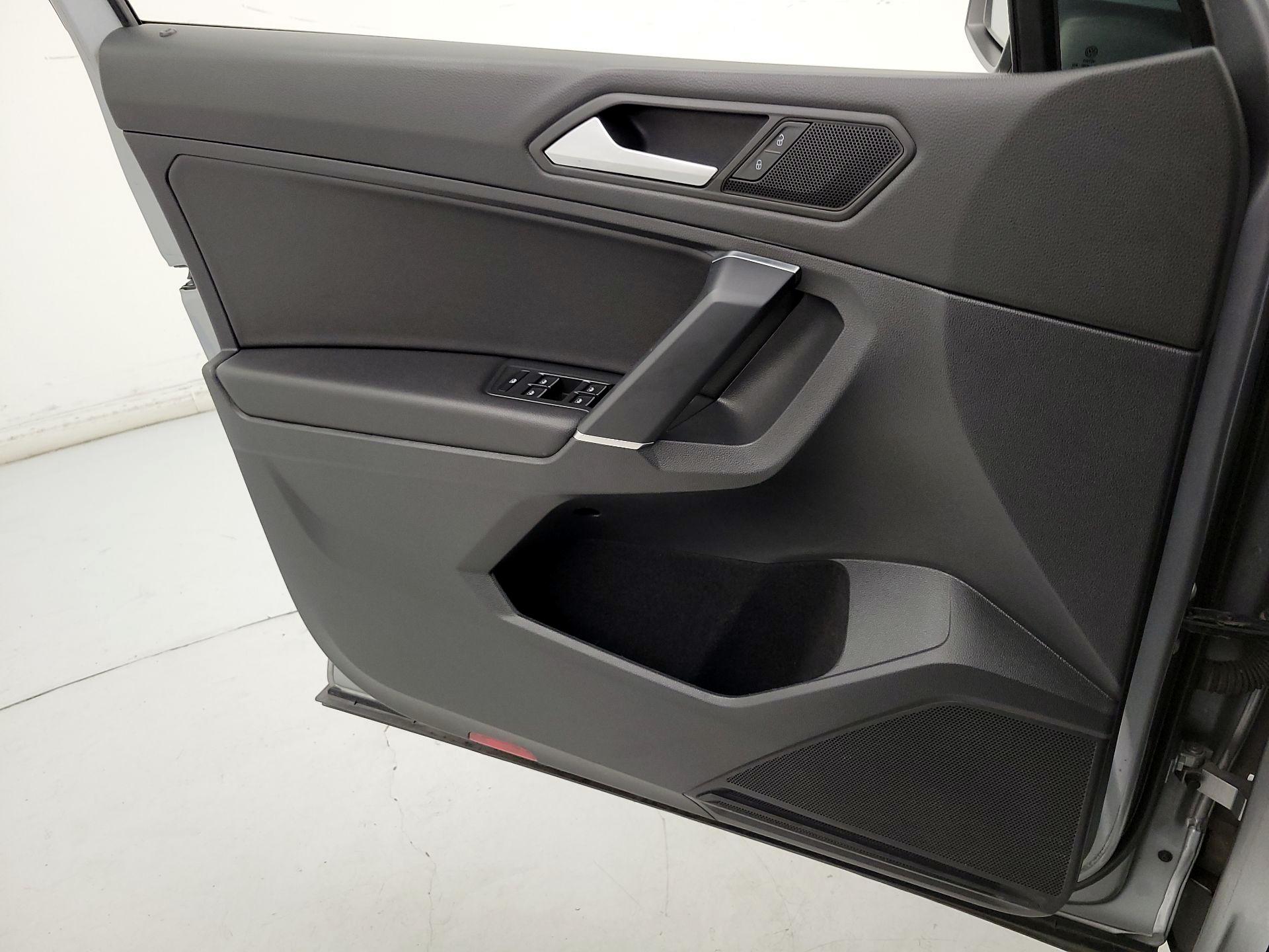 Thumbnail: 2020 Volkswagen Tiguan - 12