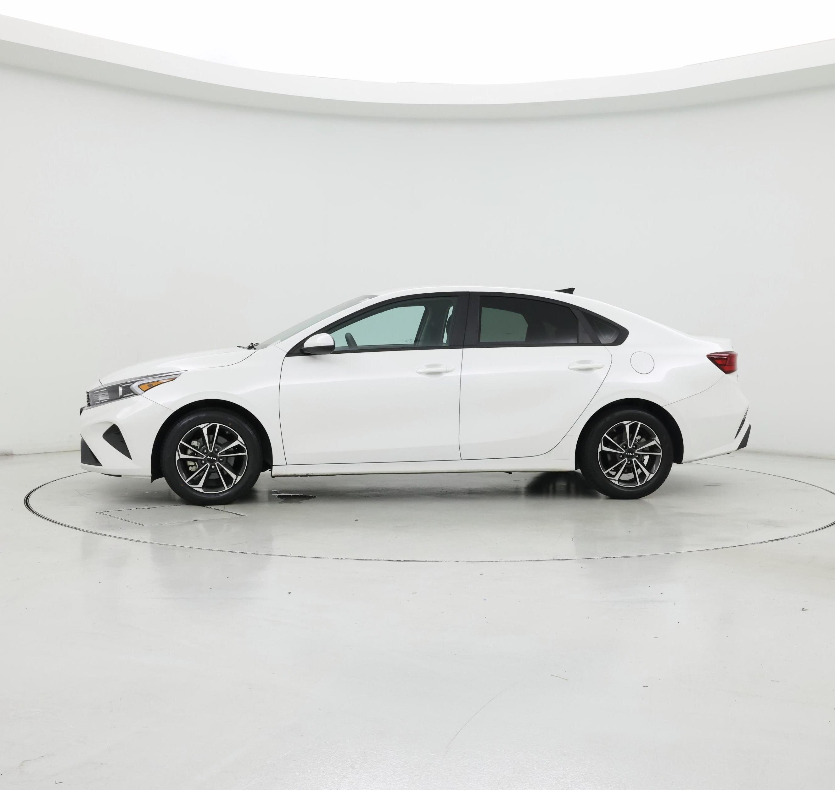 Thumbnail: 2023 Kia Forte - 3