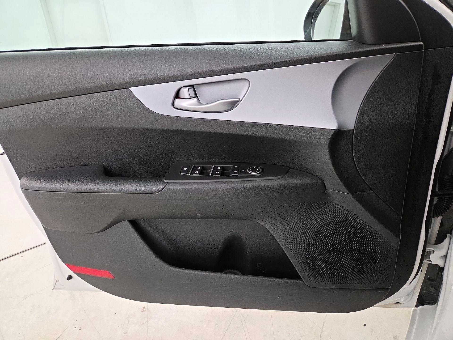Thumbnail: 2023 Kia Forte - 12