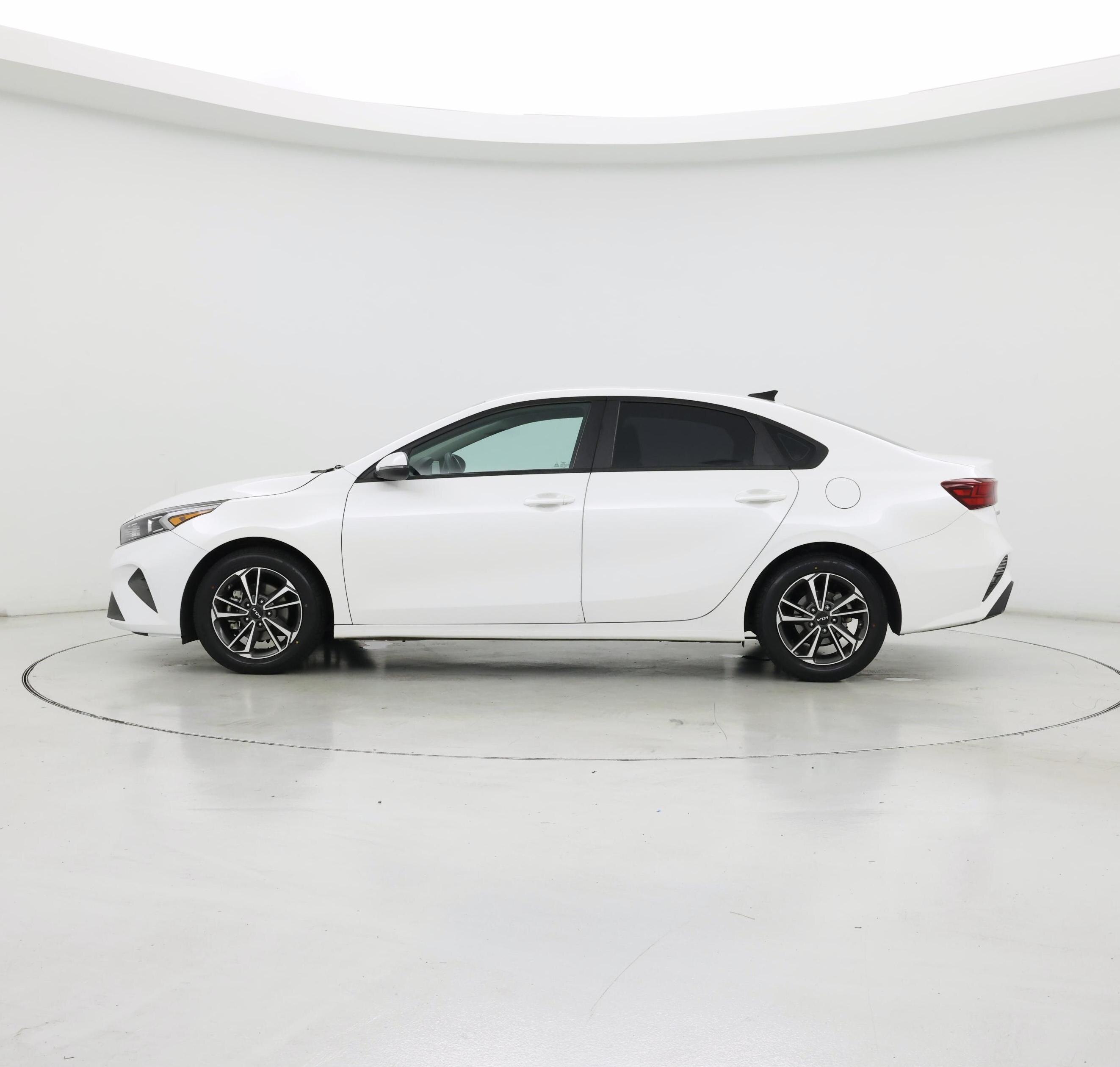 Thumbnail: 2023 Kia Forte - 3