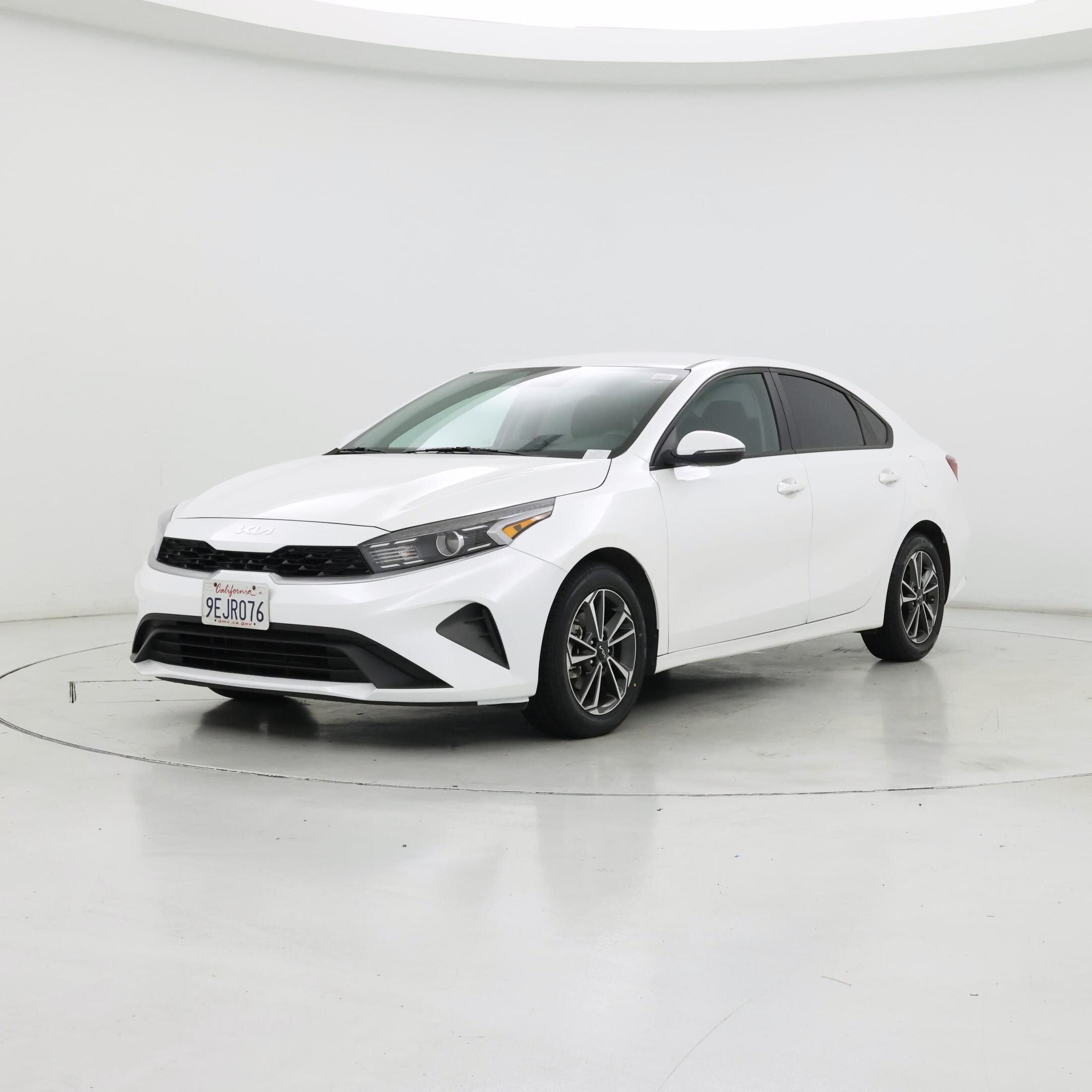 Thumbnail: 2023 Kia Forte - 4
