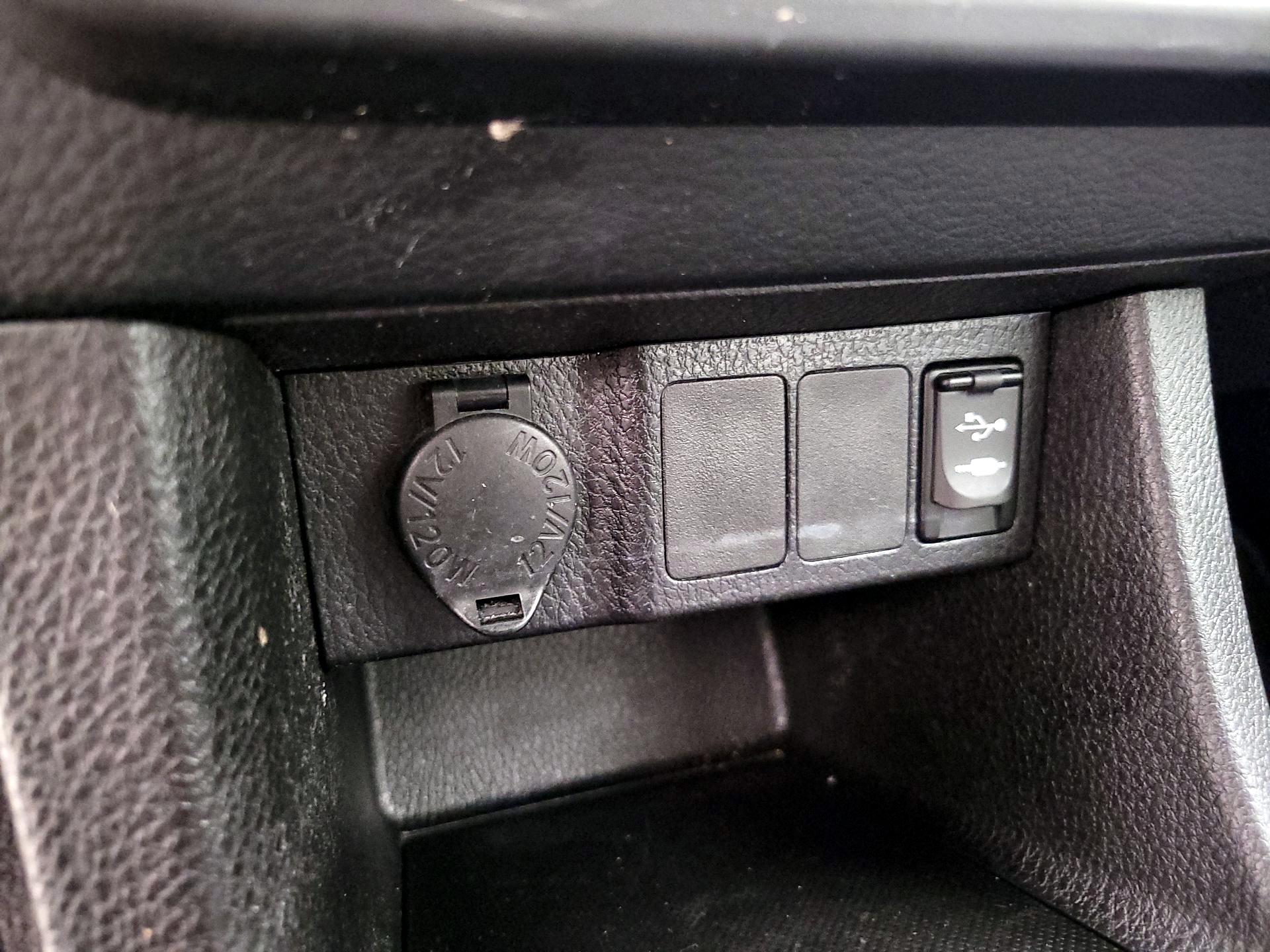 Thumbnail: 2015 Toyota Corolla - 18