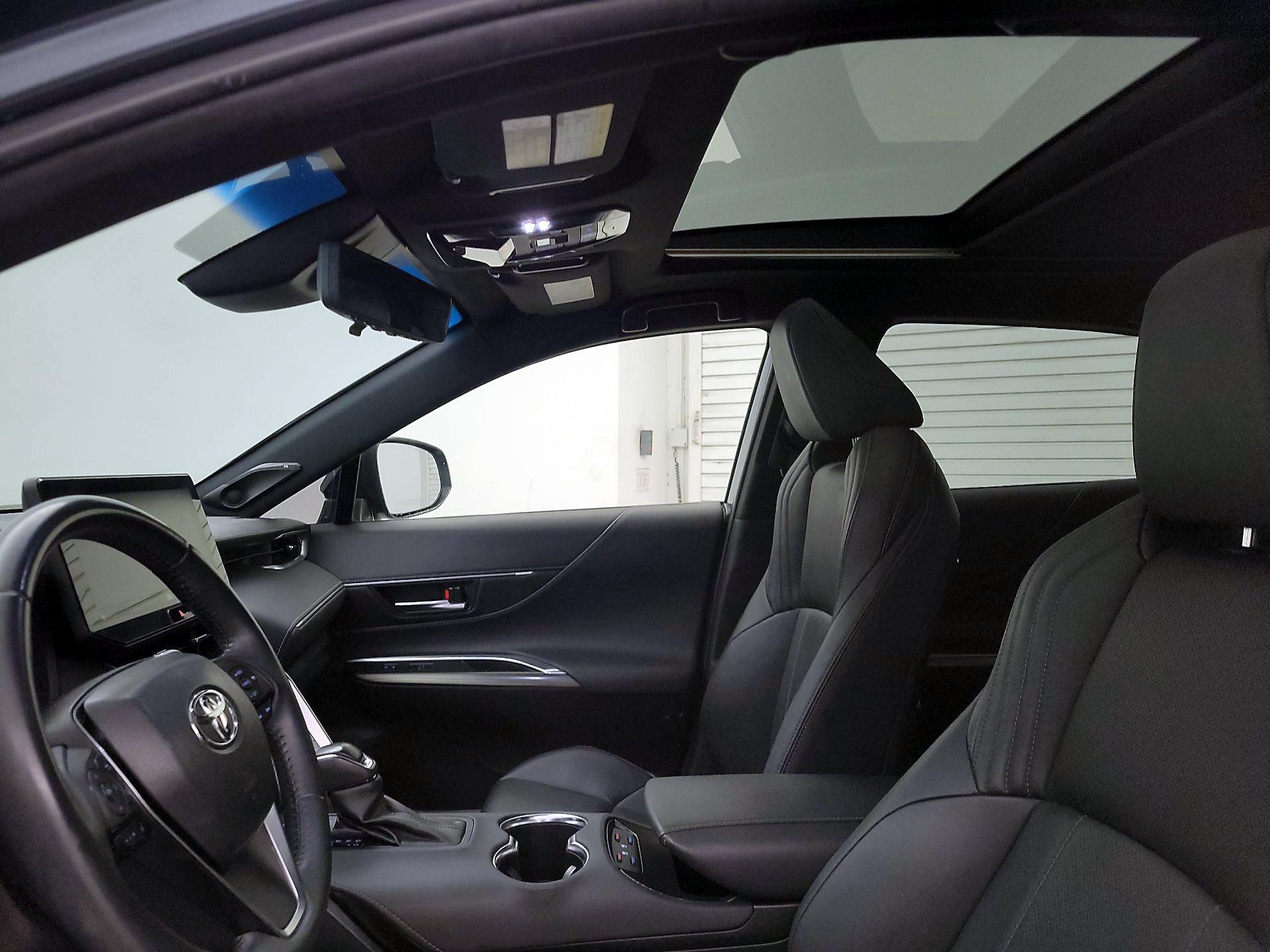 Thumbnail: 2022 Toyota Venza - 19