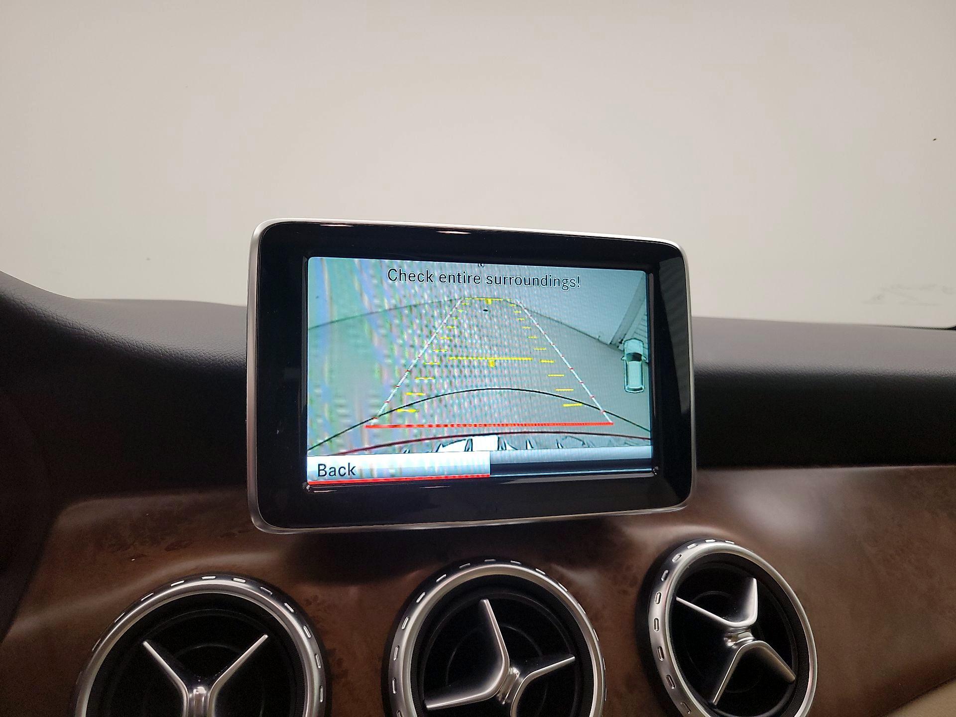 Thumbnail: 2015 Mercedes-Benz GLA - 15