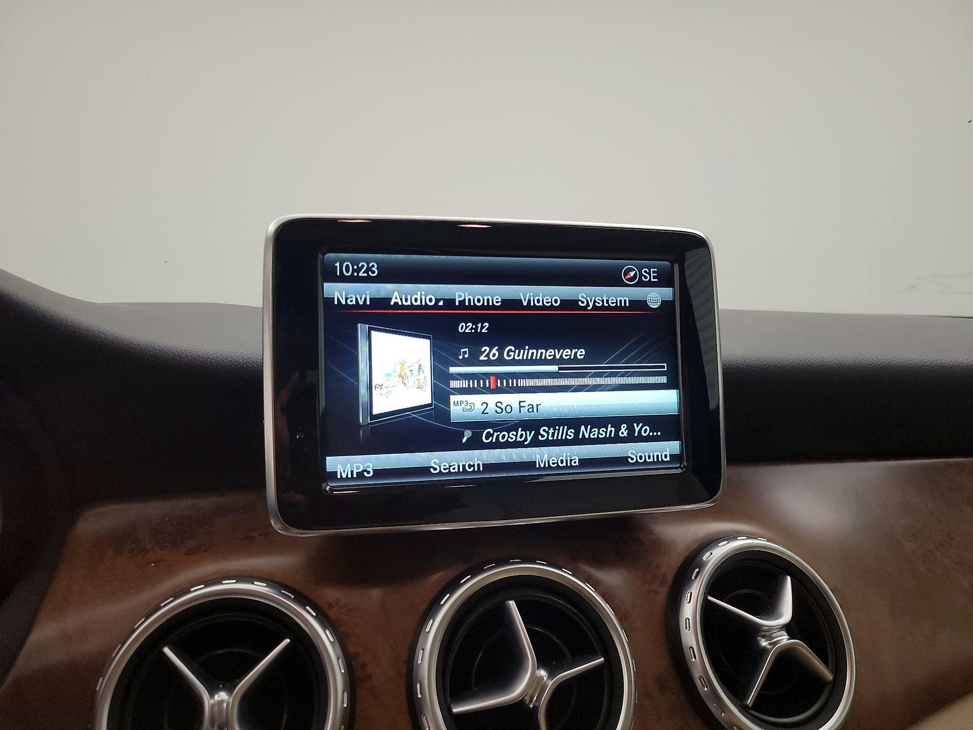 Thumbnail: 2015 Mercedes-Benz GLA - 16