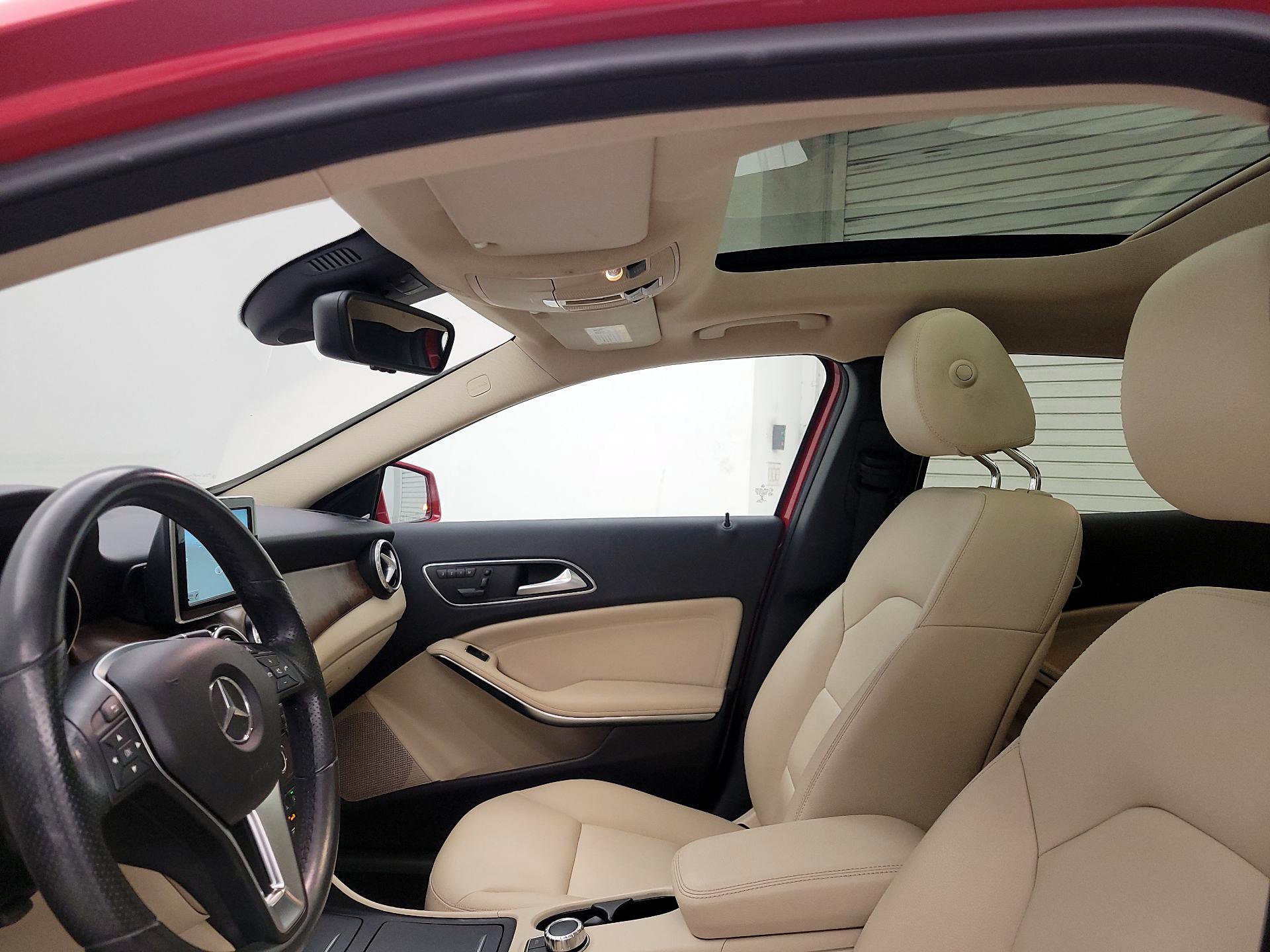 Thumbnail: 2015 Mercedes-Benz GLA - 20