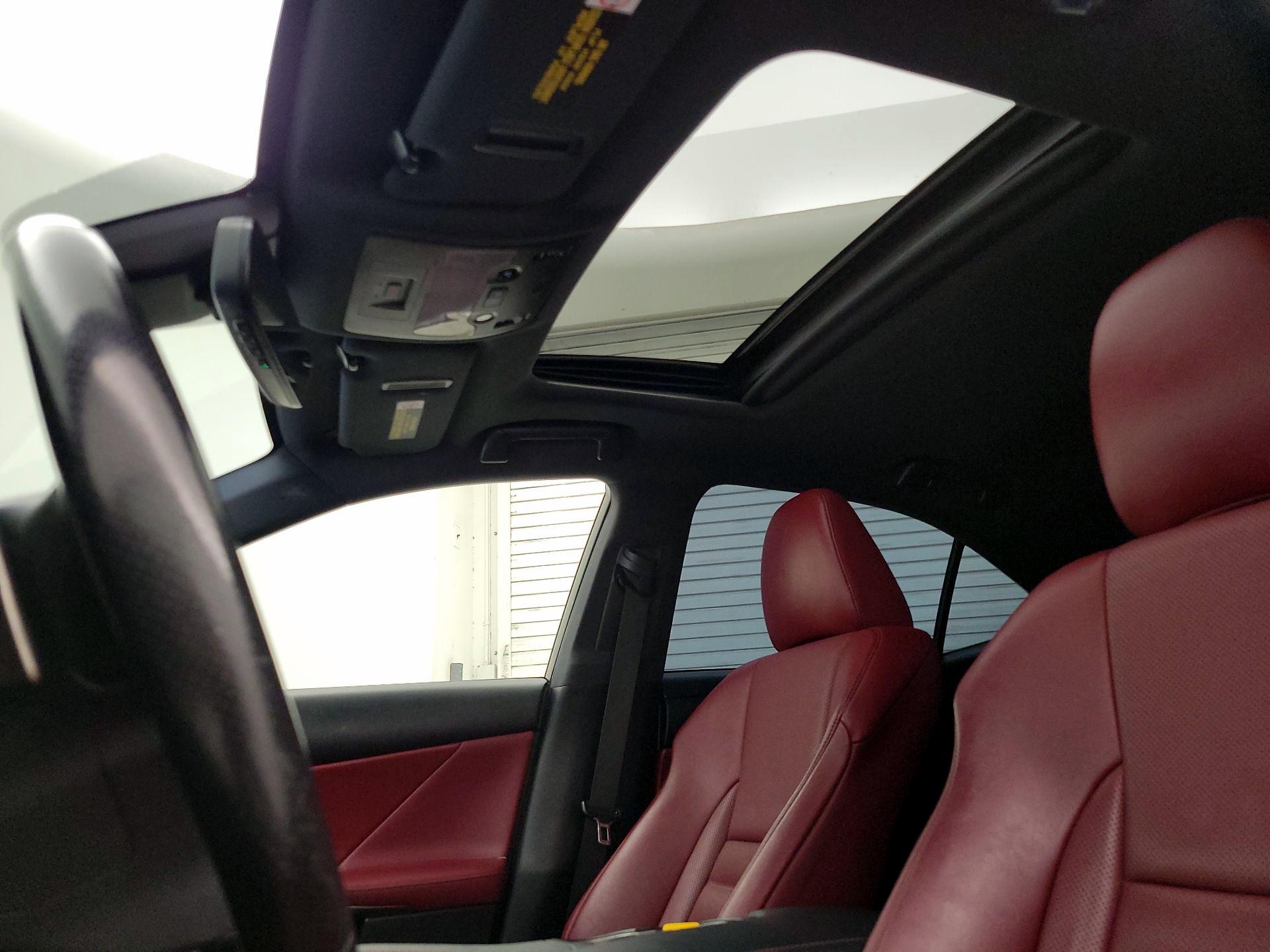 Thumbnail: 2017 Lexus IS - 20