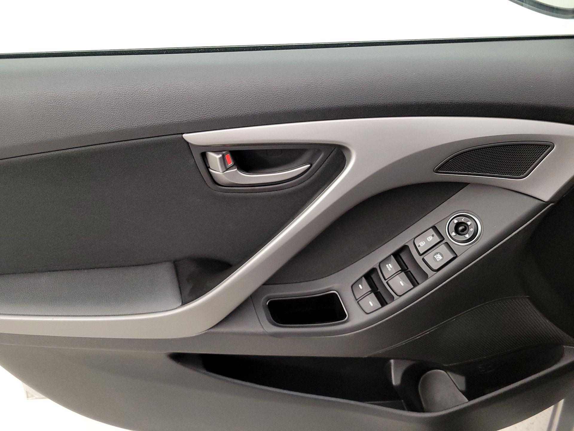 Thumbnail: 2016 Hyundai Elantra - 12