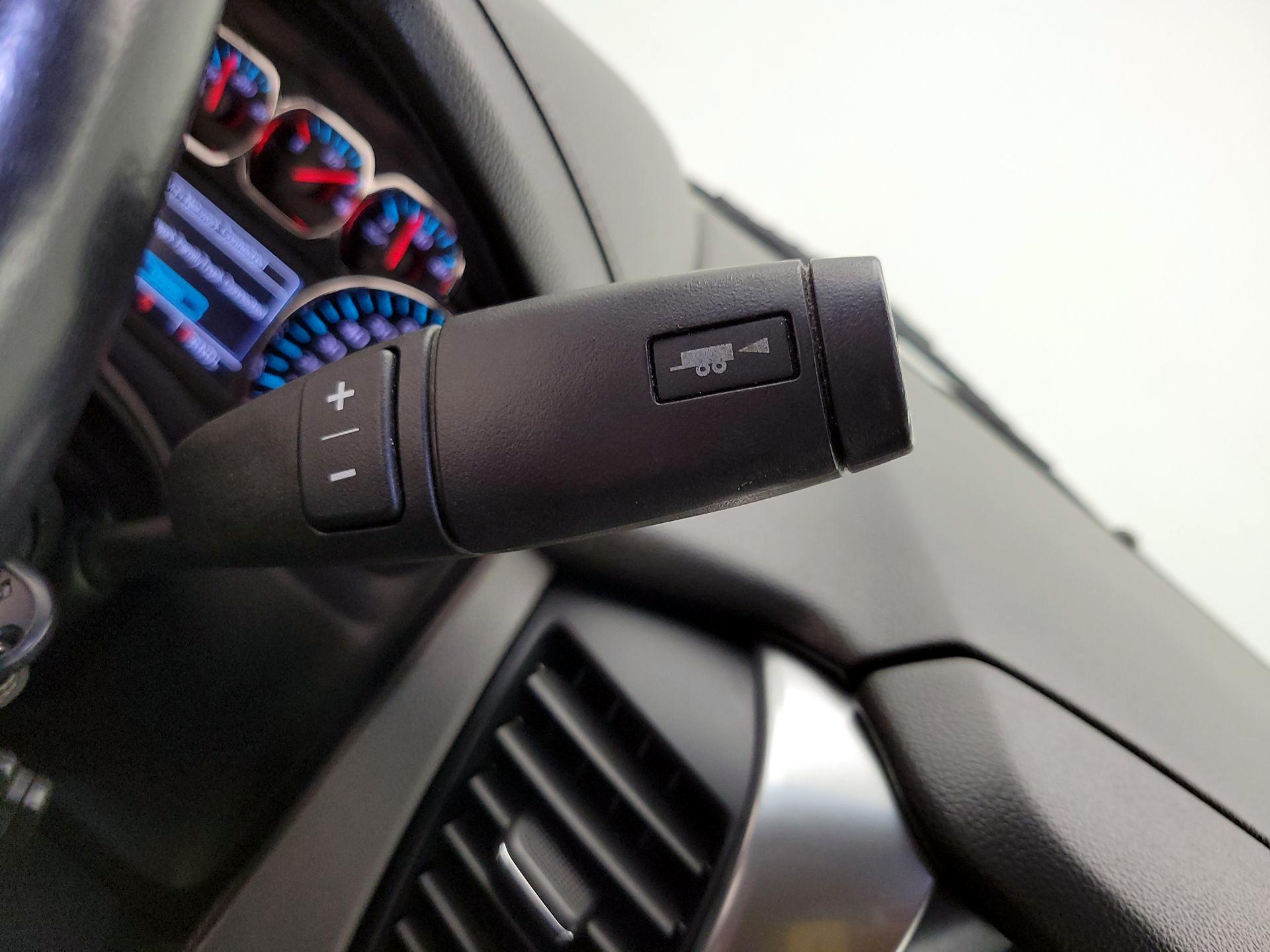 Thumbnail: 2019 Chevrolet Suburban - 17