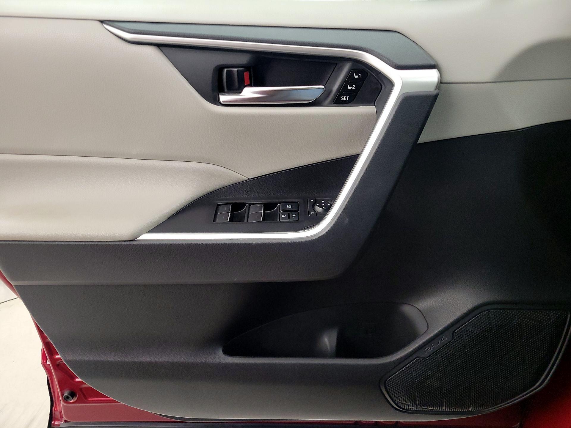 Thumbnail: 2022 Toyota RAV4 - 12