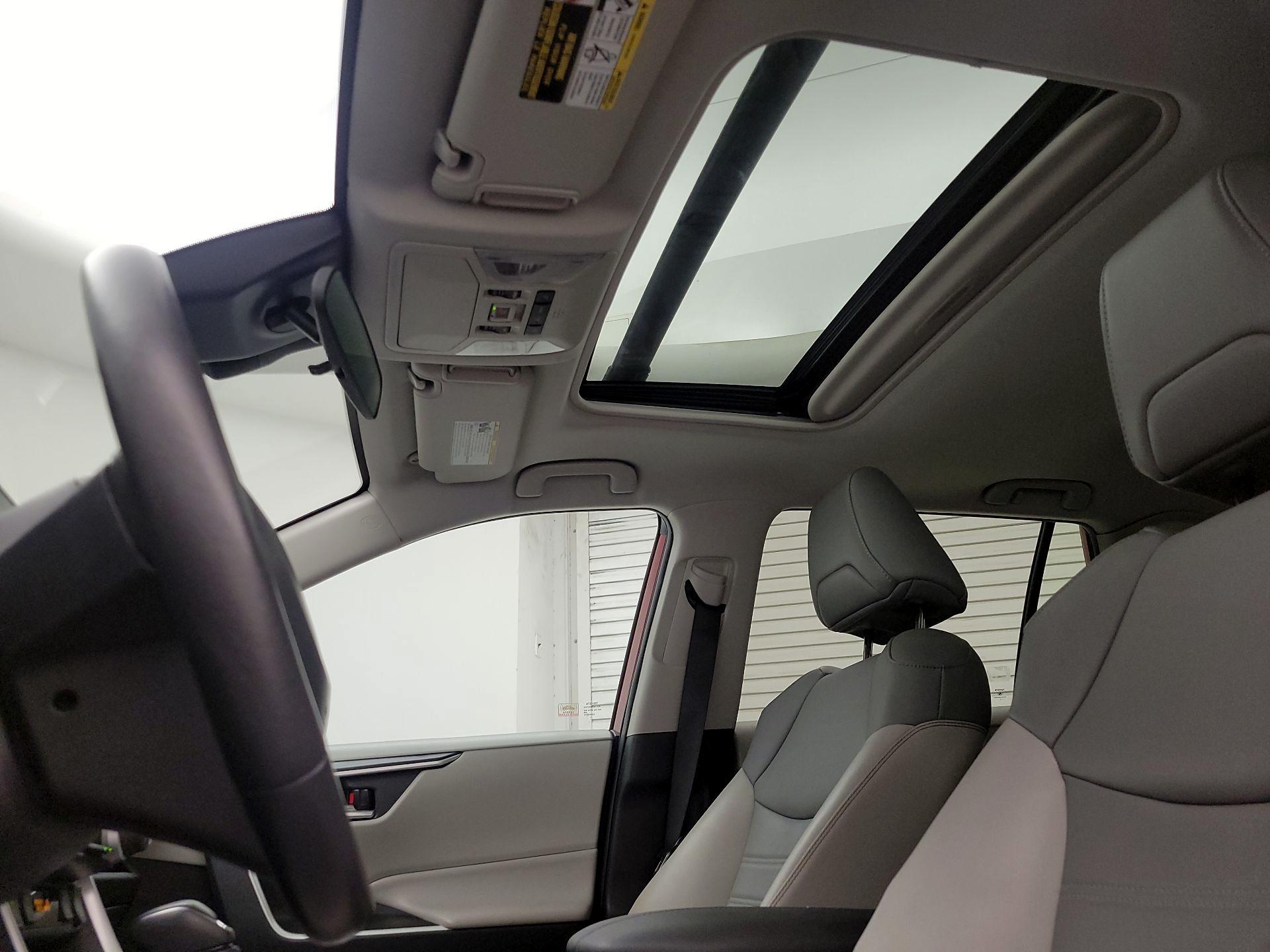 Thumbnail: 2022 Toyota RAV4 - 19