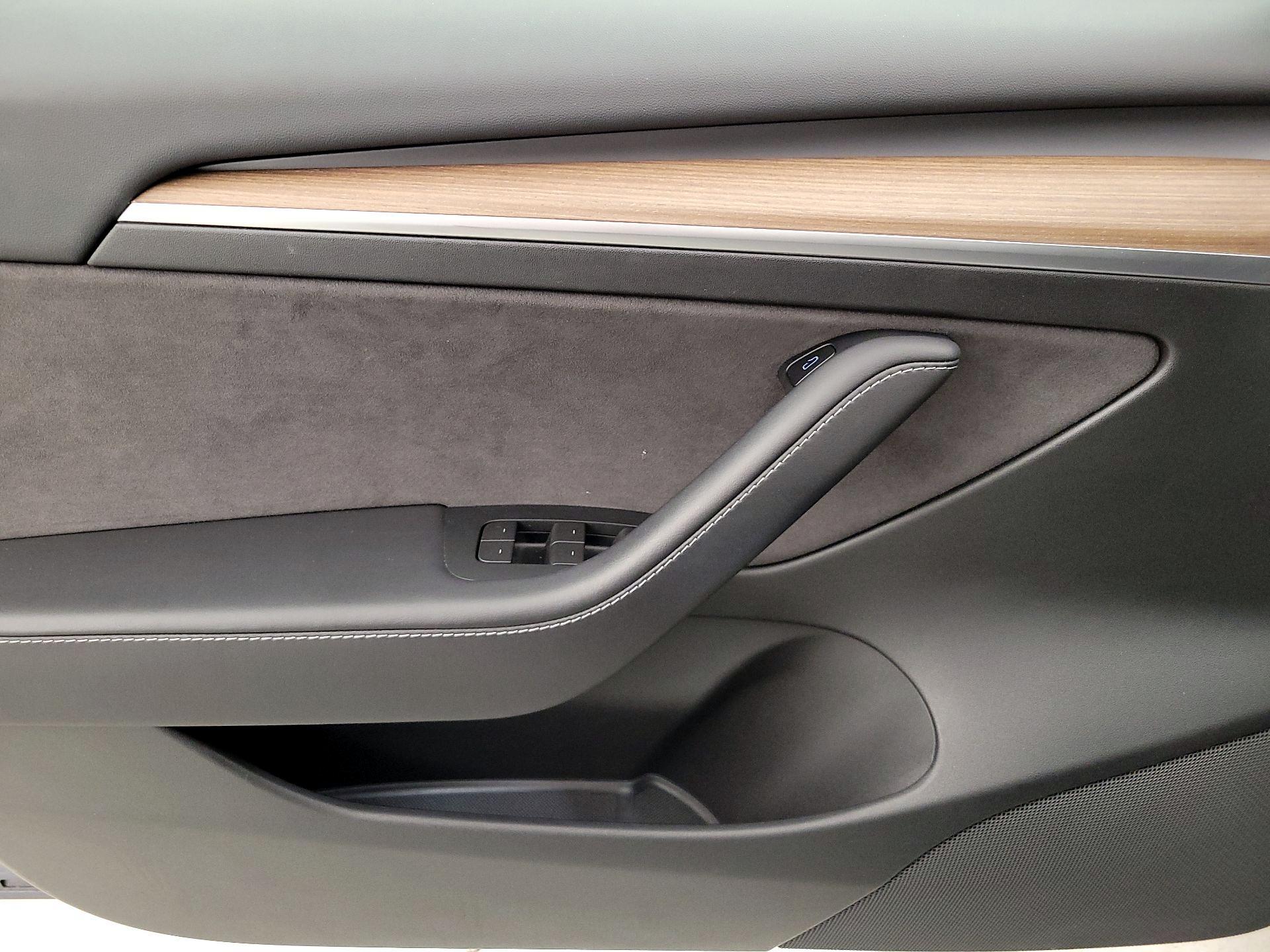 Thumbnail: 2022 Tesla Model 3 - 12