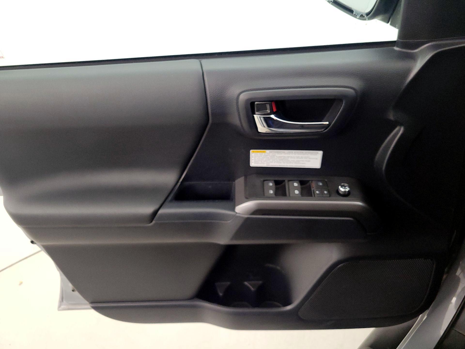 Thumbnail: 2018 Toyota Tacoma - 12