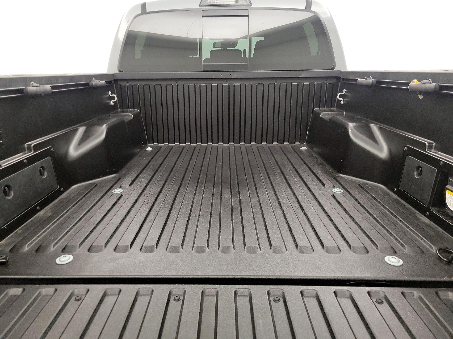 Thumbnail: 2018 Toyota Tacoma - 19