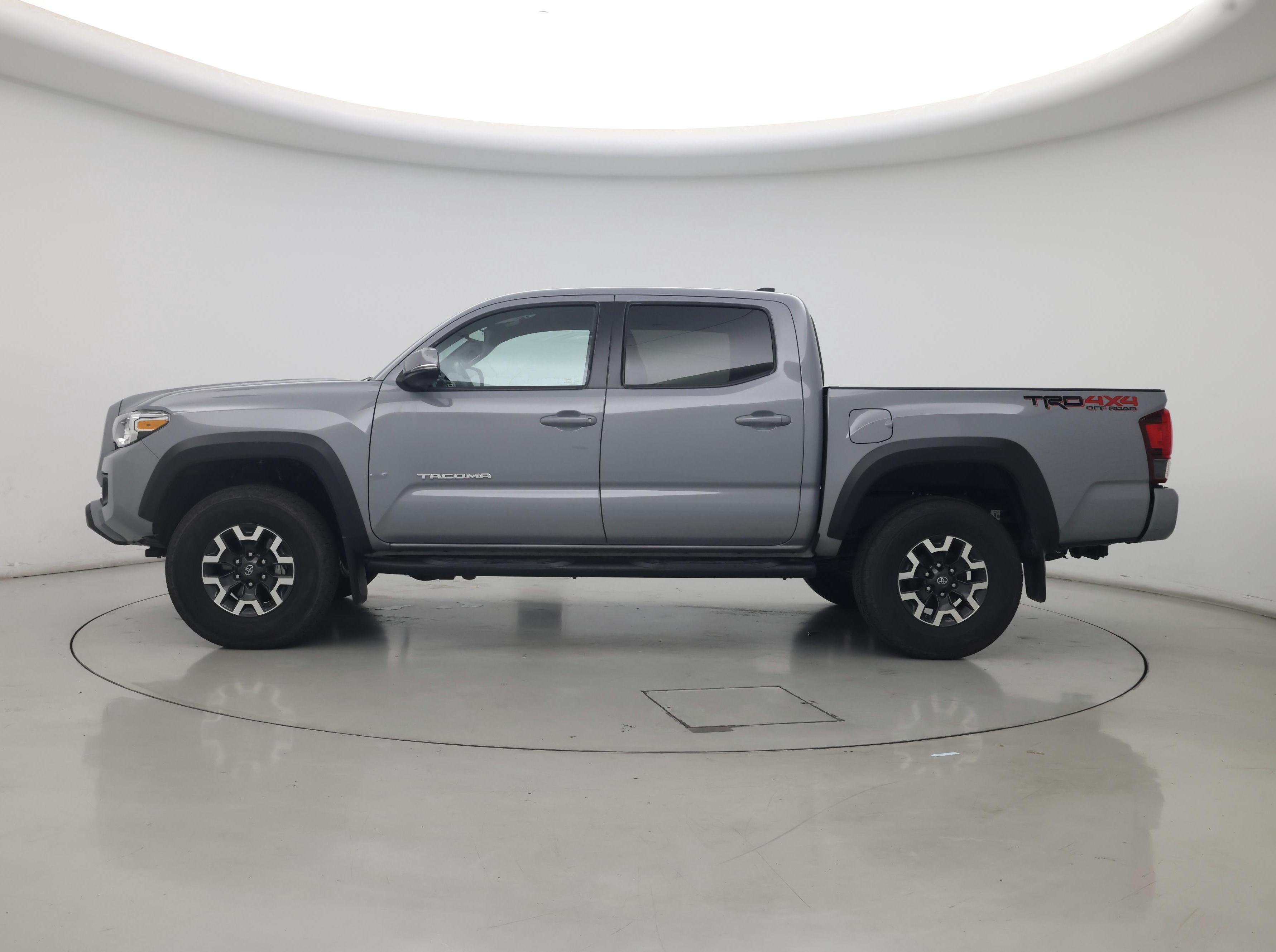 Thumbnail: 2018 Toyota Tacoma - 3