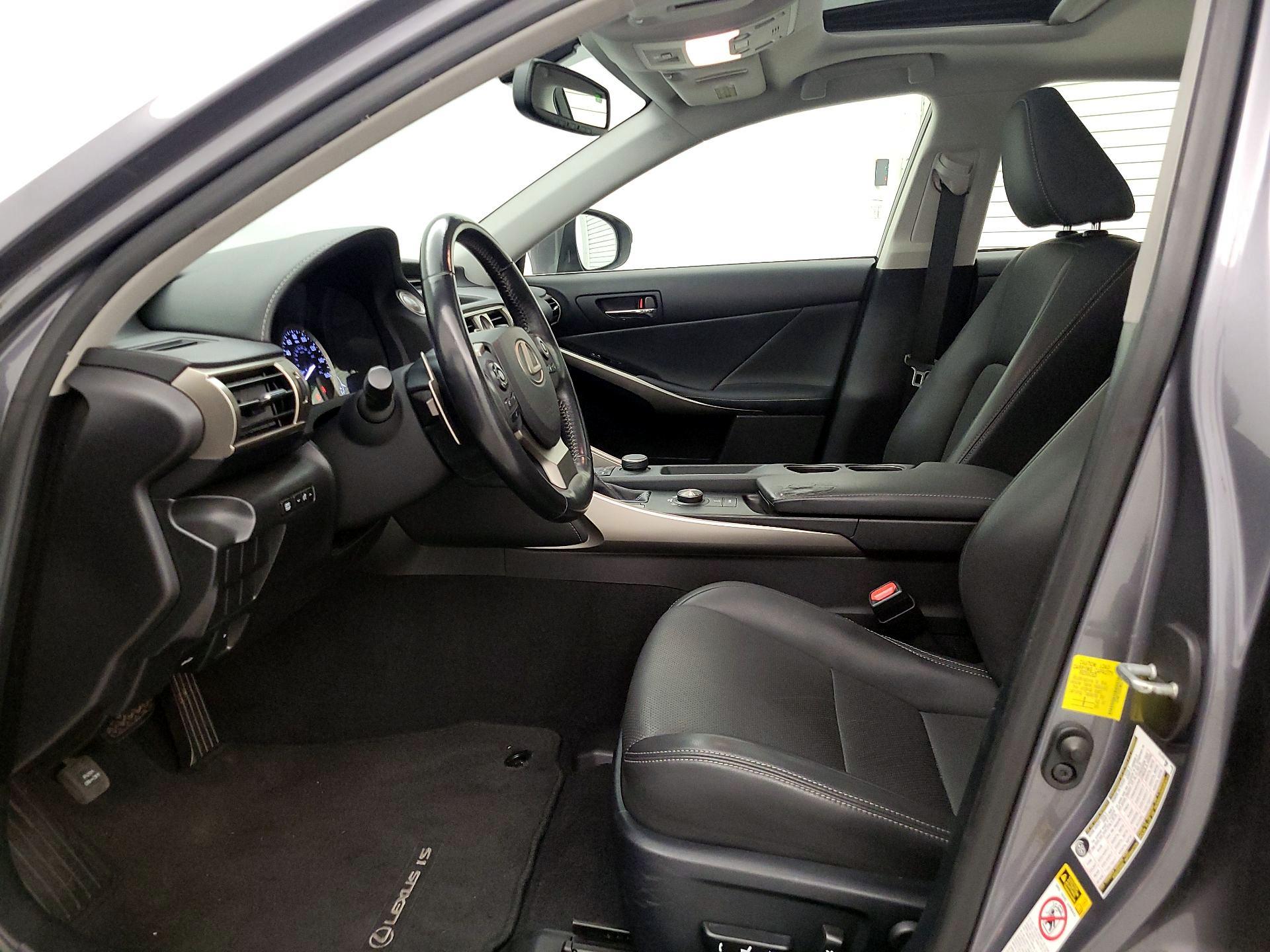 Thumbnail: 2015 Lexus IS - 11