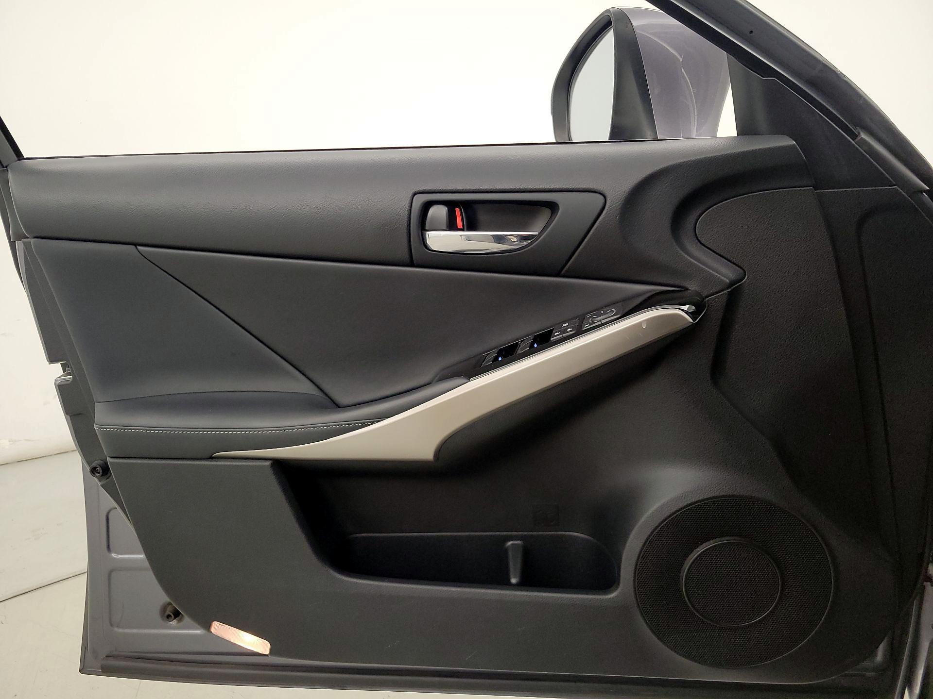 Thumbnail: 2015 Lexus IS - 12