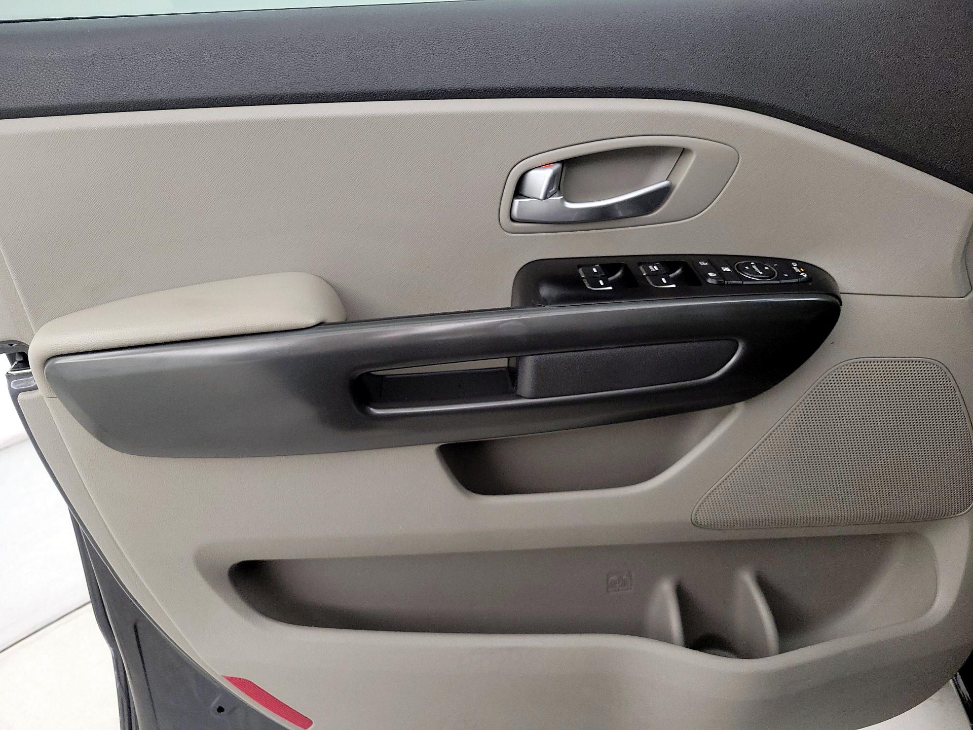 Thumbnail: 2018 Kia Sedona - 12